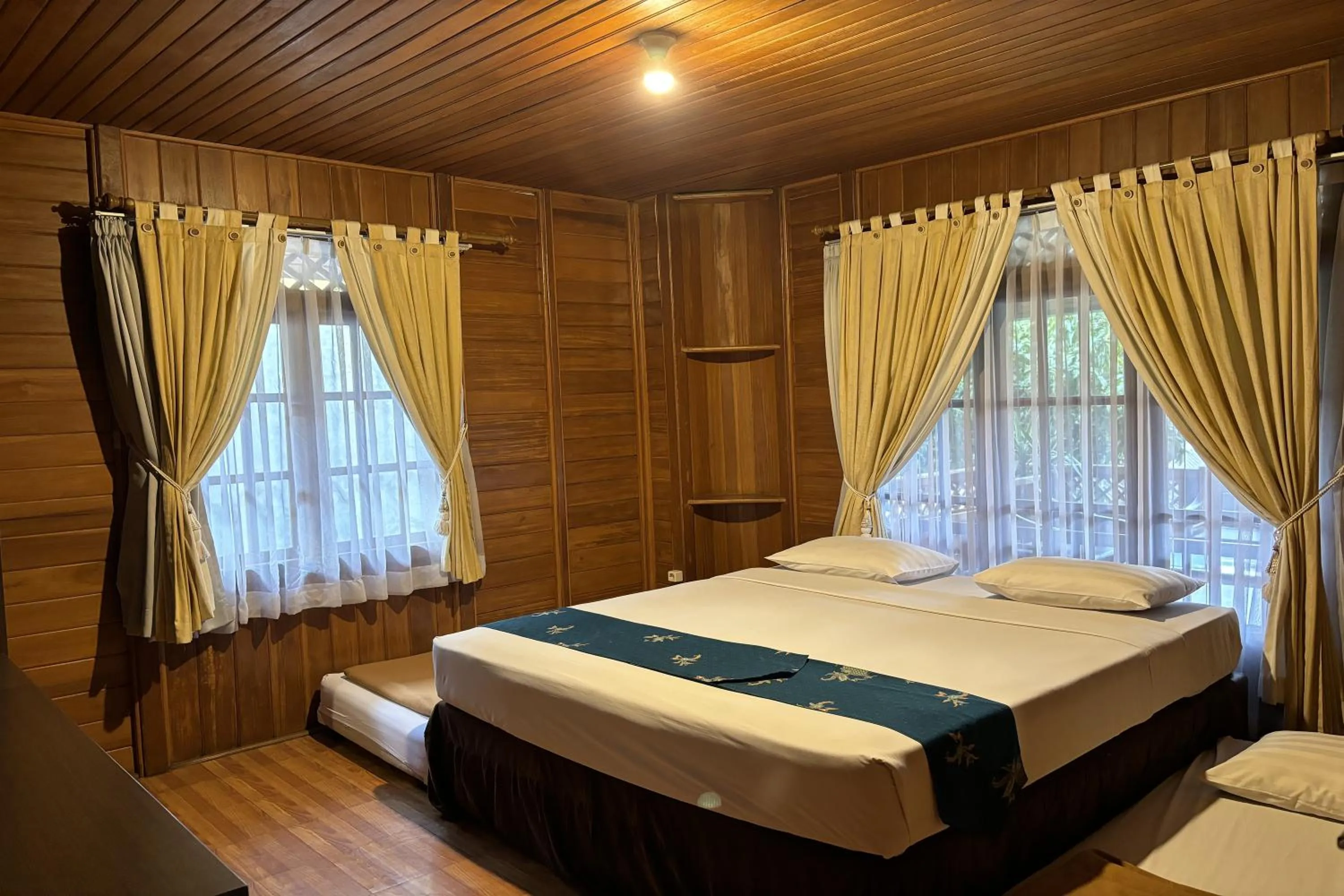 Bed in Hotel Pesona Bamboe Lembang