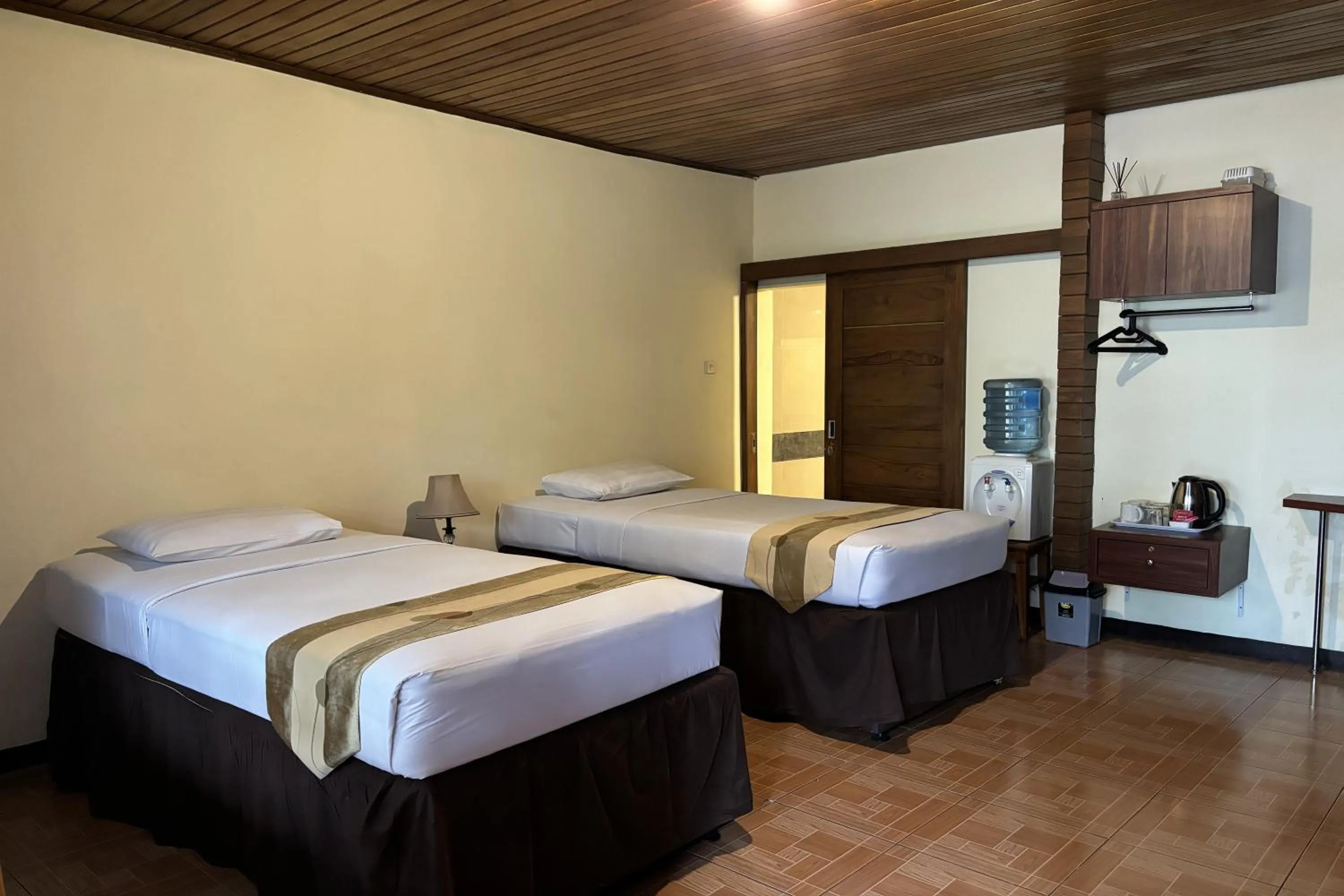 Bed in Hotel Pesona Bamboe Lembang