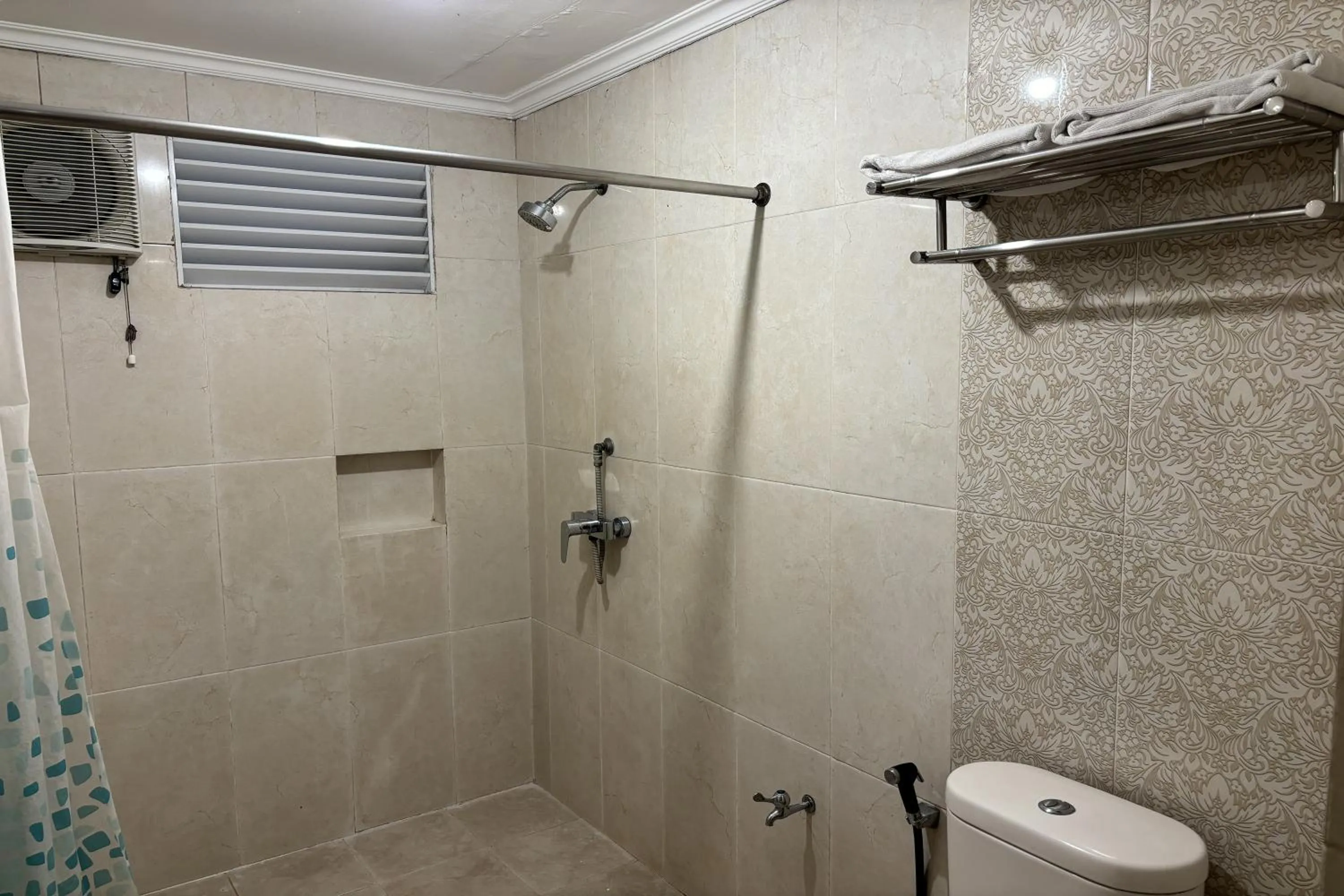 Shower in Hotel Pesona Bamboe Lembang