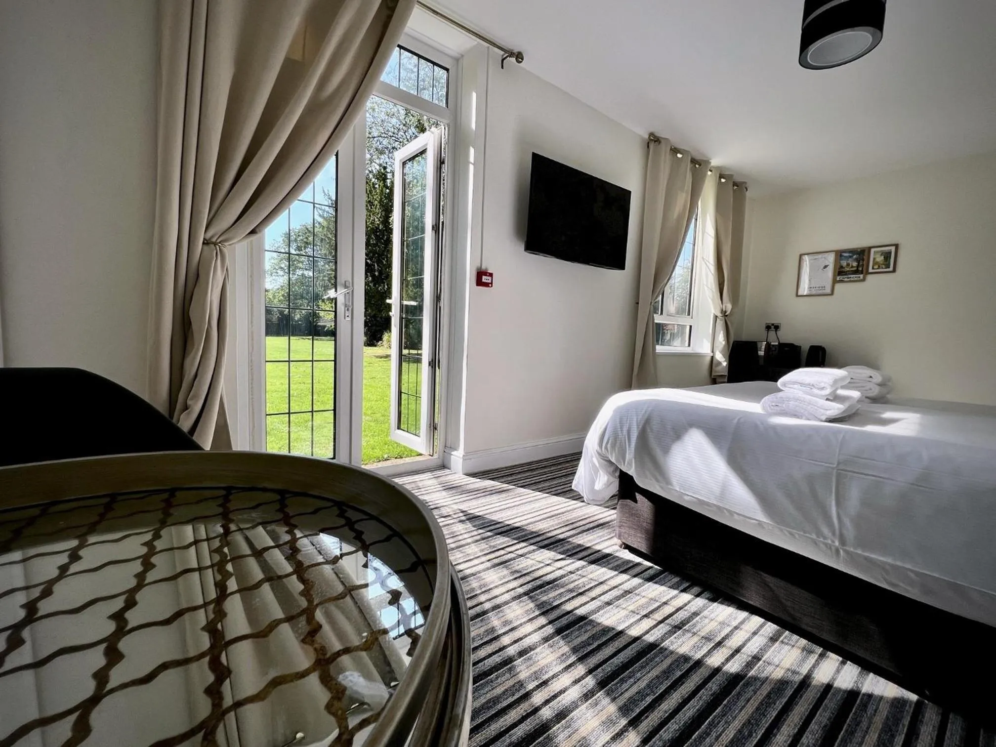 Bedroom, Bed in Willingham House