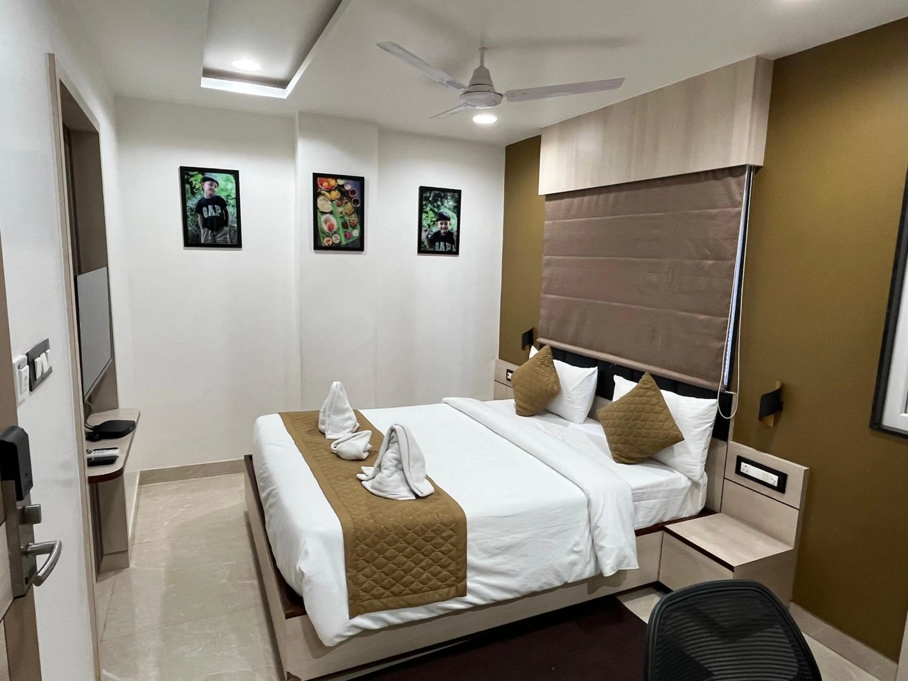 Bed in The Executive Inn