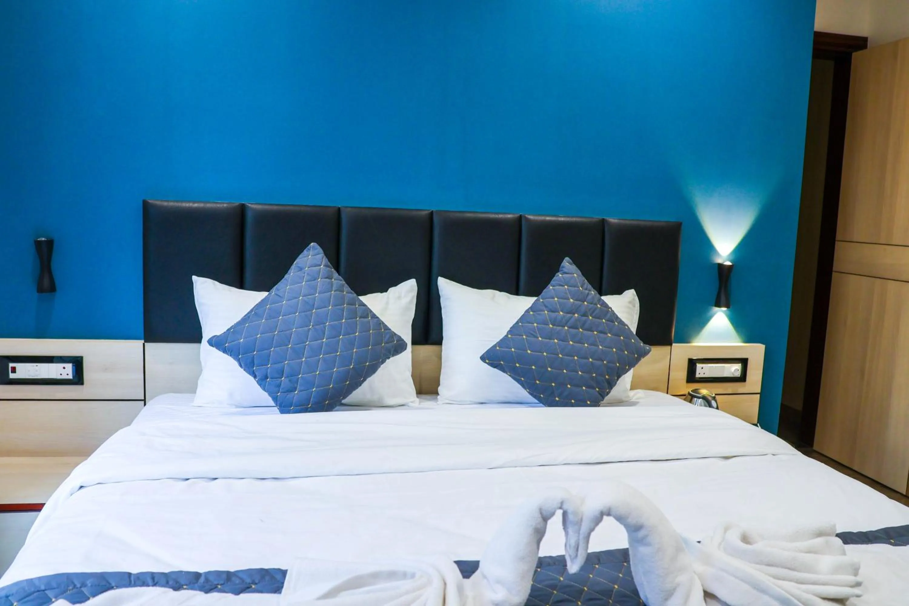 Bedroom, Bed in The Executive Inn