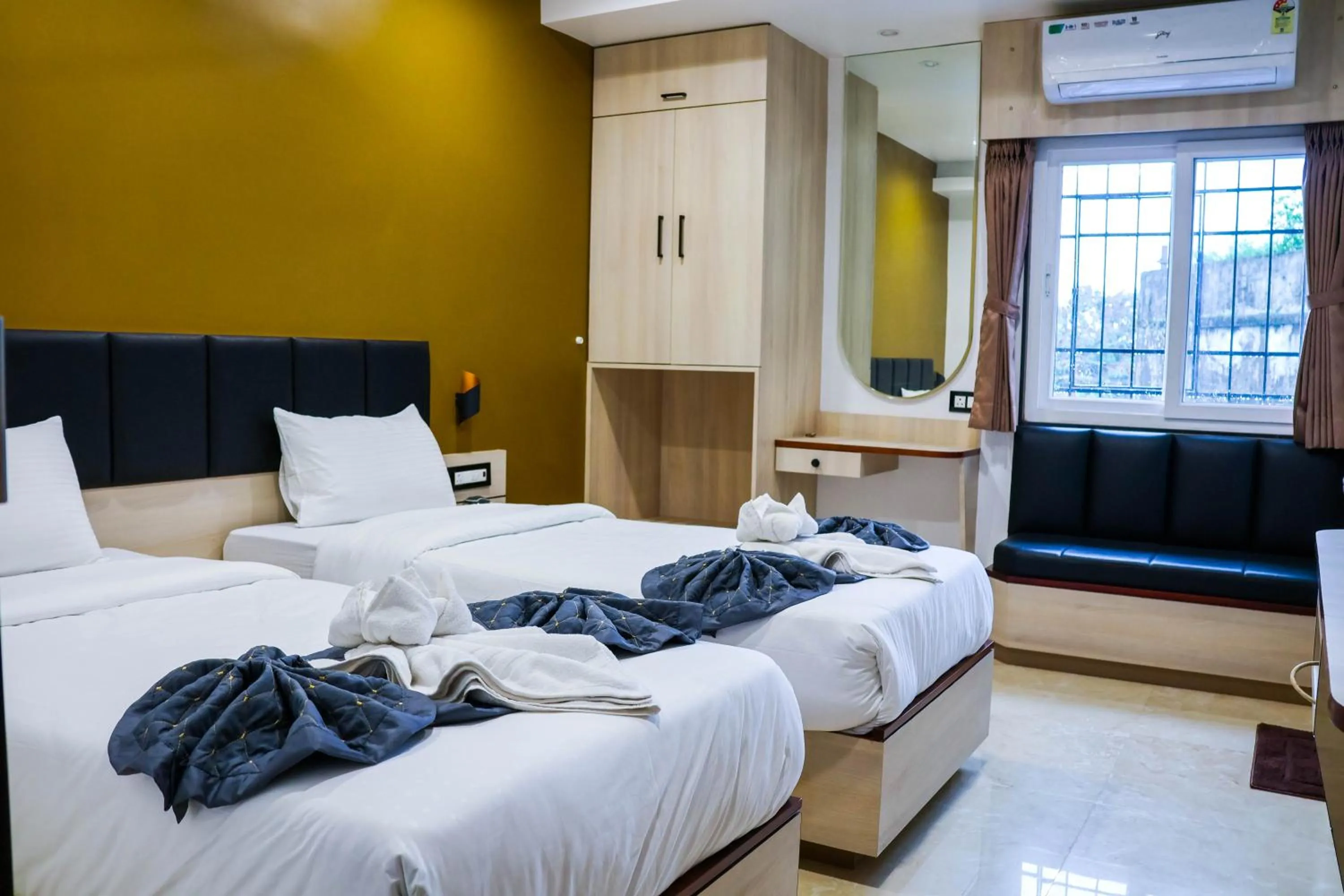 Bedroom, Bed in The Executive Inn