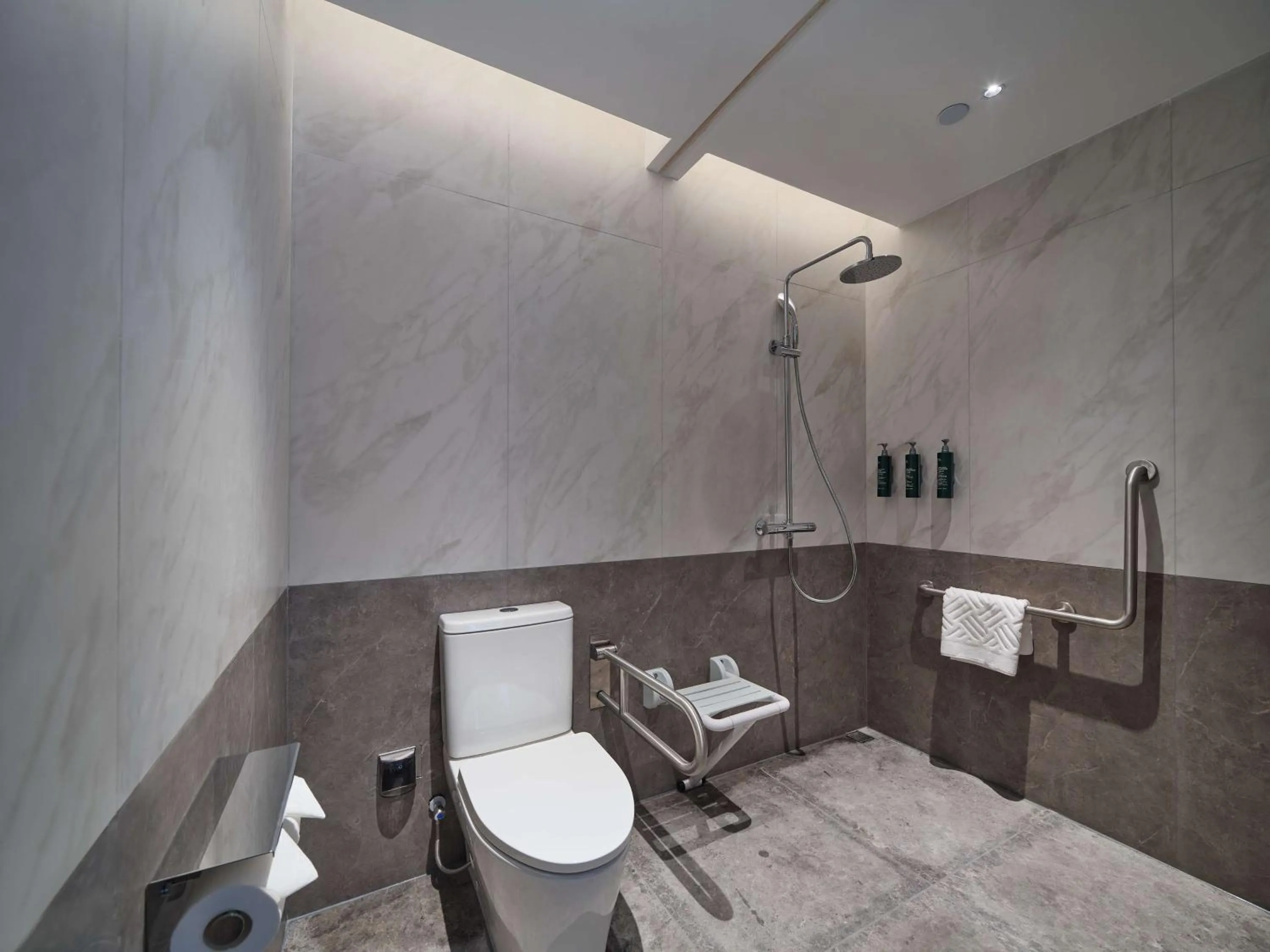 Bathroom in Hilton Garden Inn Ji'Nan High-Tech Zone