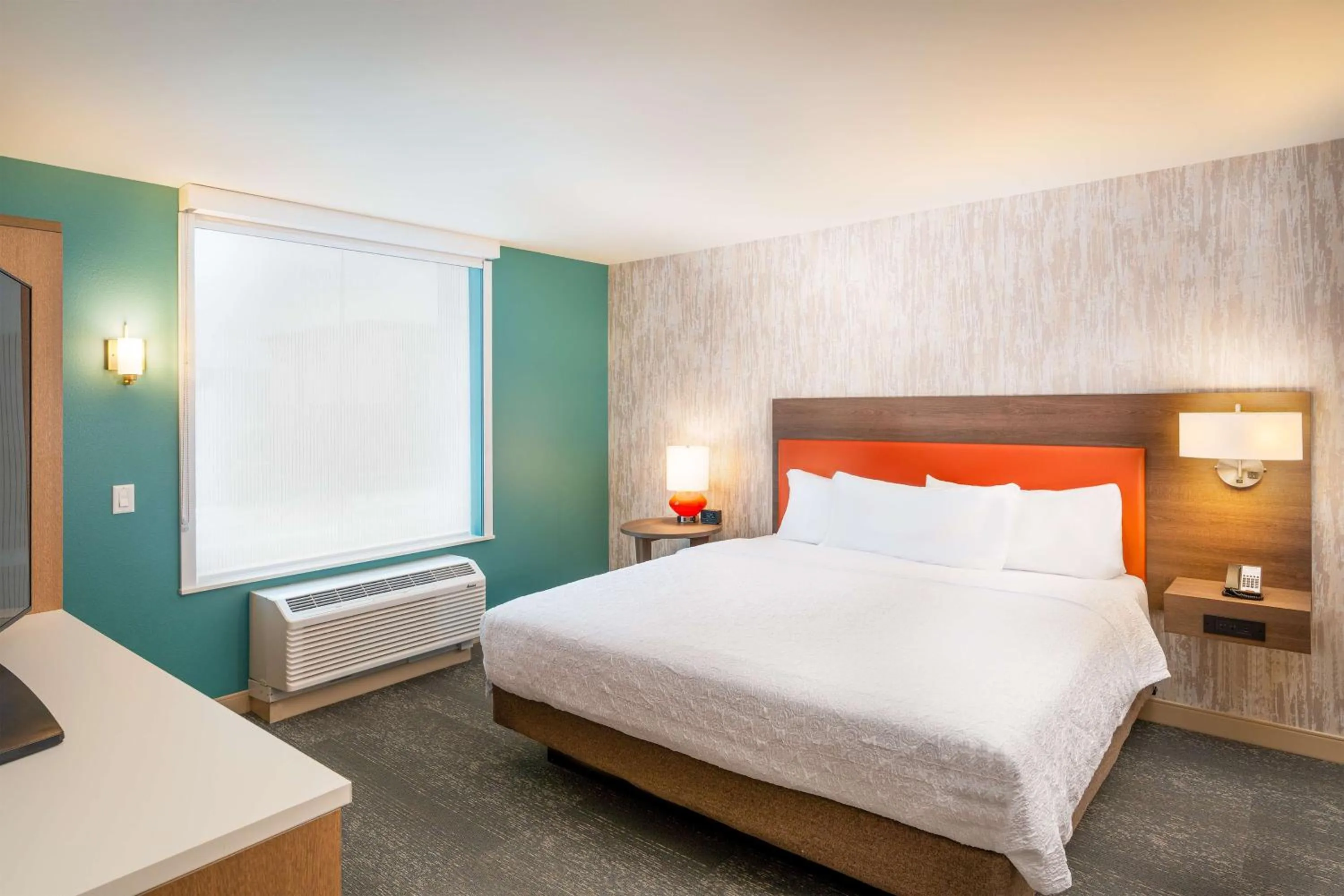 Bed in Home2 Suites by Hilton Bozeman Midtown