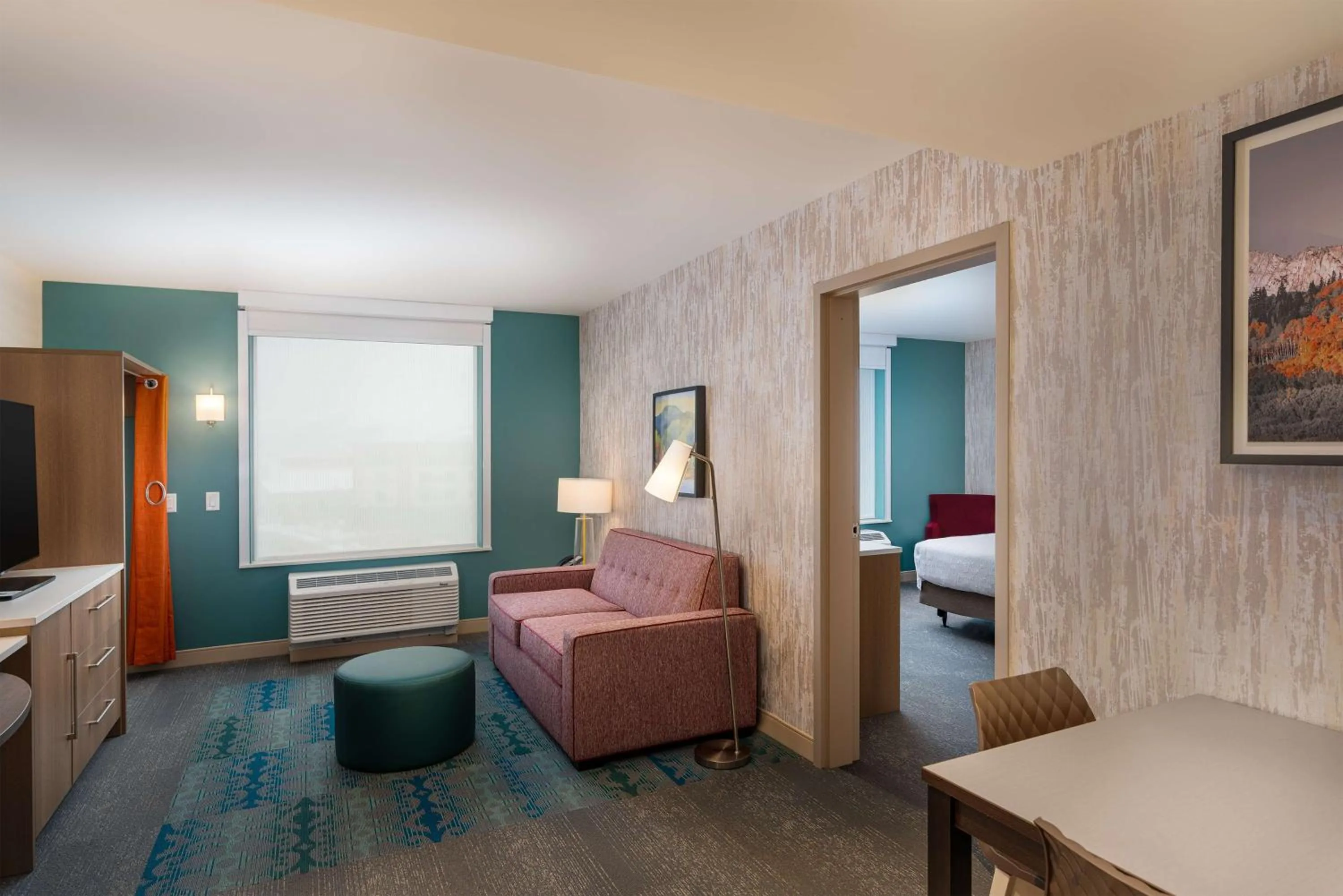 Living room, Bed in Home2 Suites by Hilton Bozeman Midtown