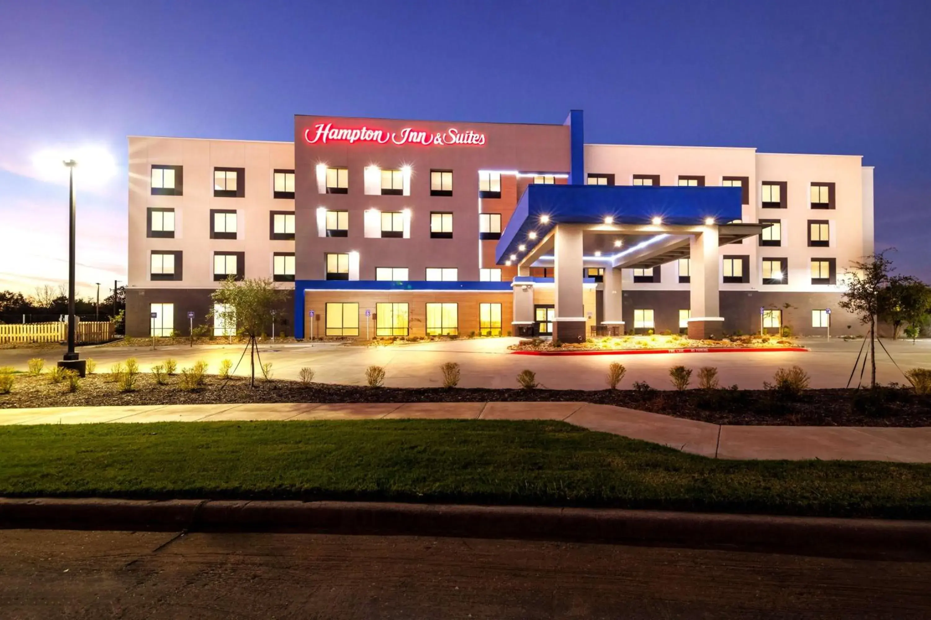 Property building in Hampton Inn & Suites Sherman Property building in Hampton Inn & Suites Sherman
