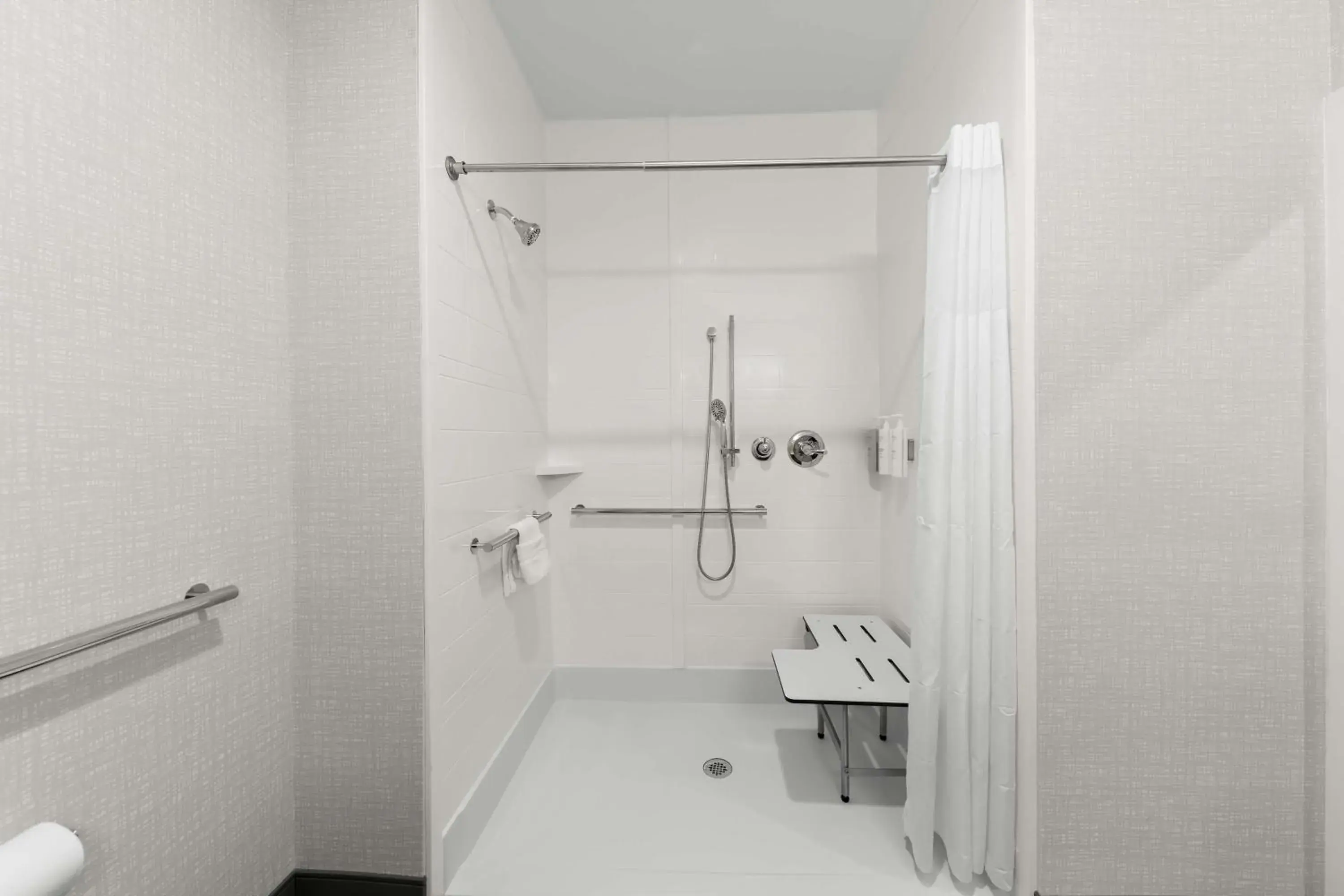Bathroom in Hampton Inn & Suites Sherman Bathroom in Hampton Inn & Suites Sherman