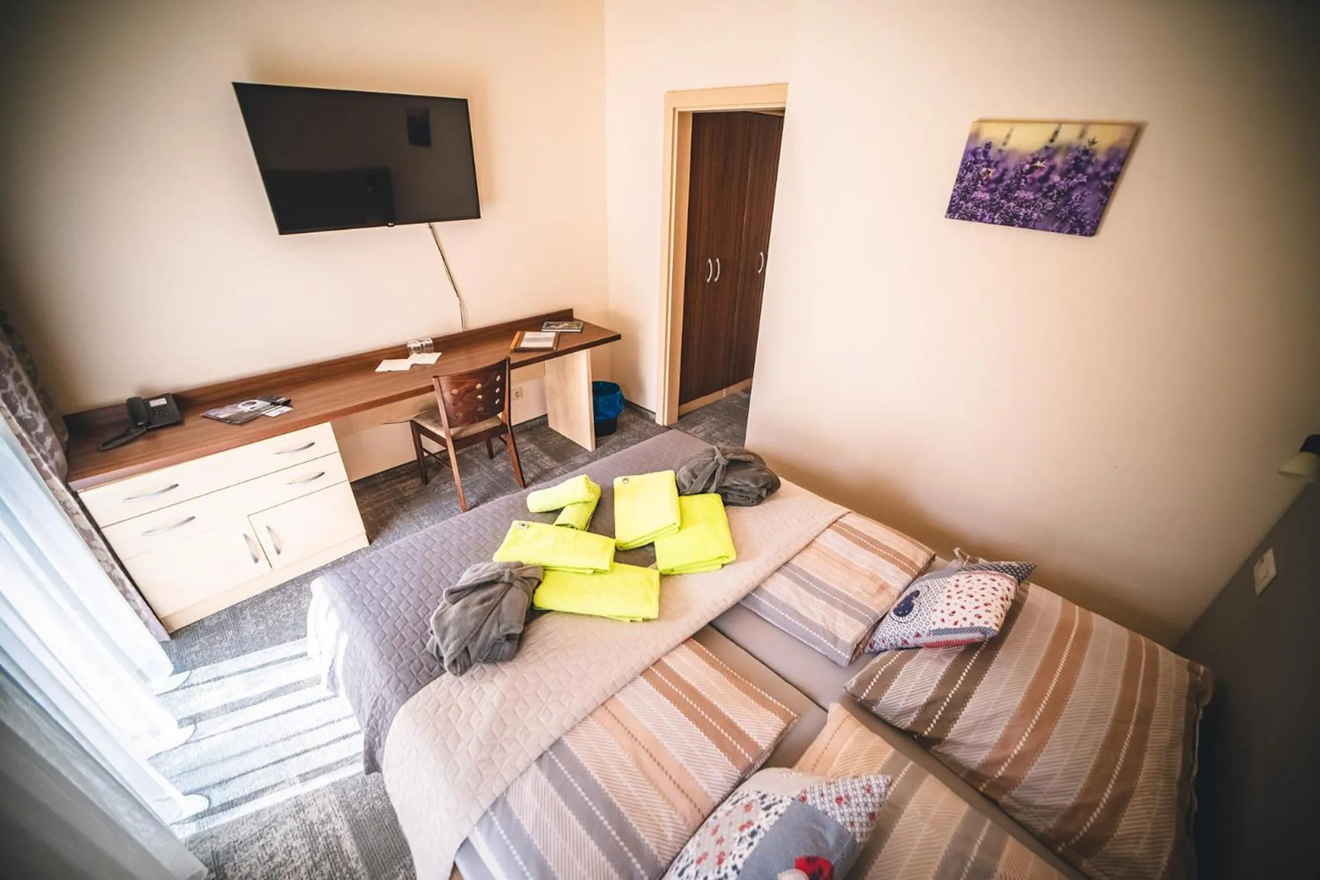 Communal lounge/ TV room, Bed in Wellness & Spa Hotel Čertov