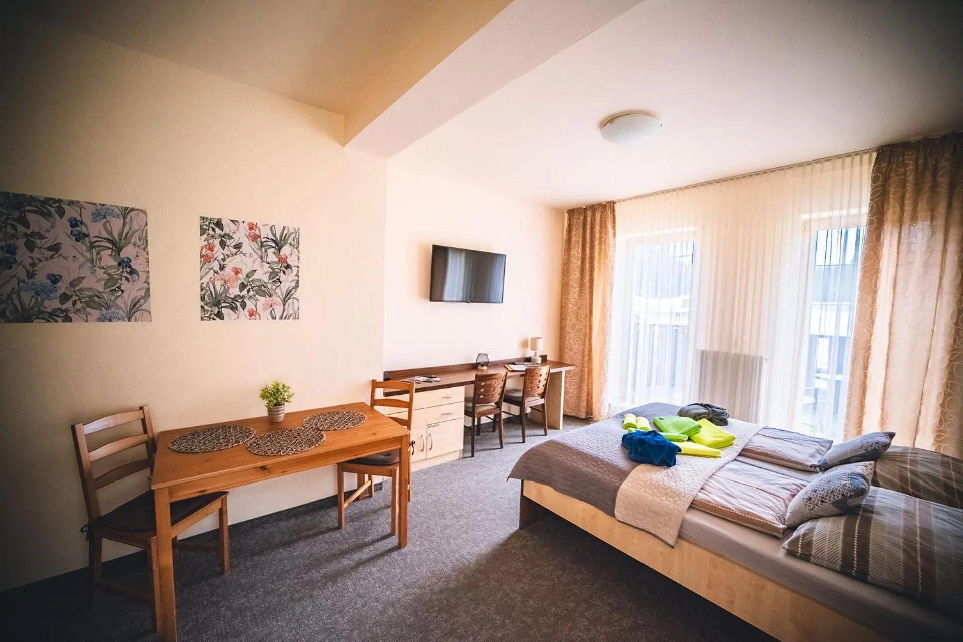 TV and multimedia, Bed in Wellness & Spa Hotel Čertov