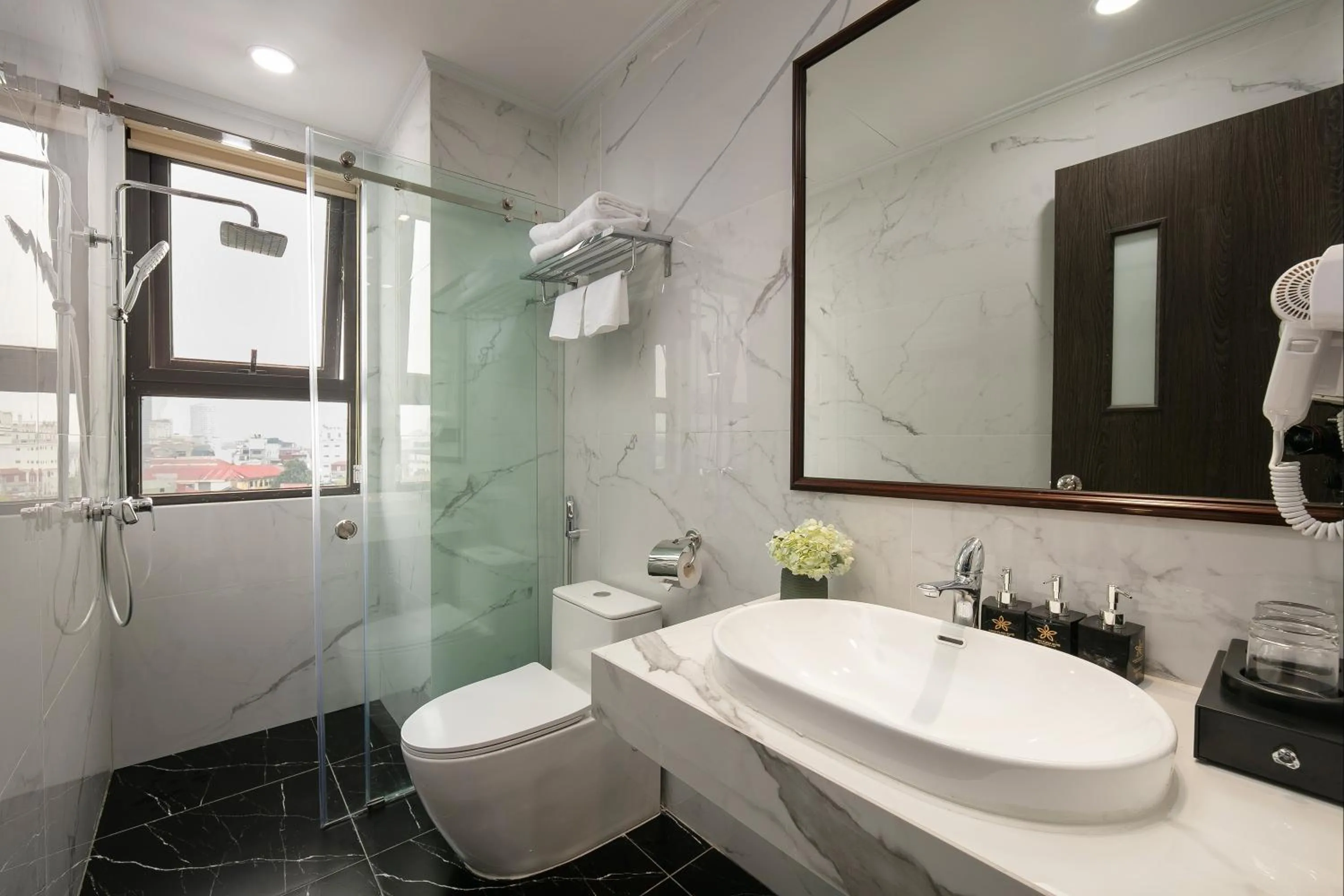 Bathroom in Hanoi Plaza Suite Hotel & Spa