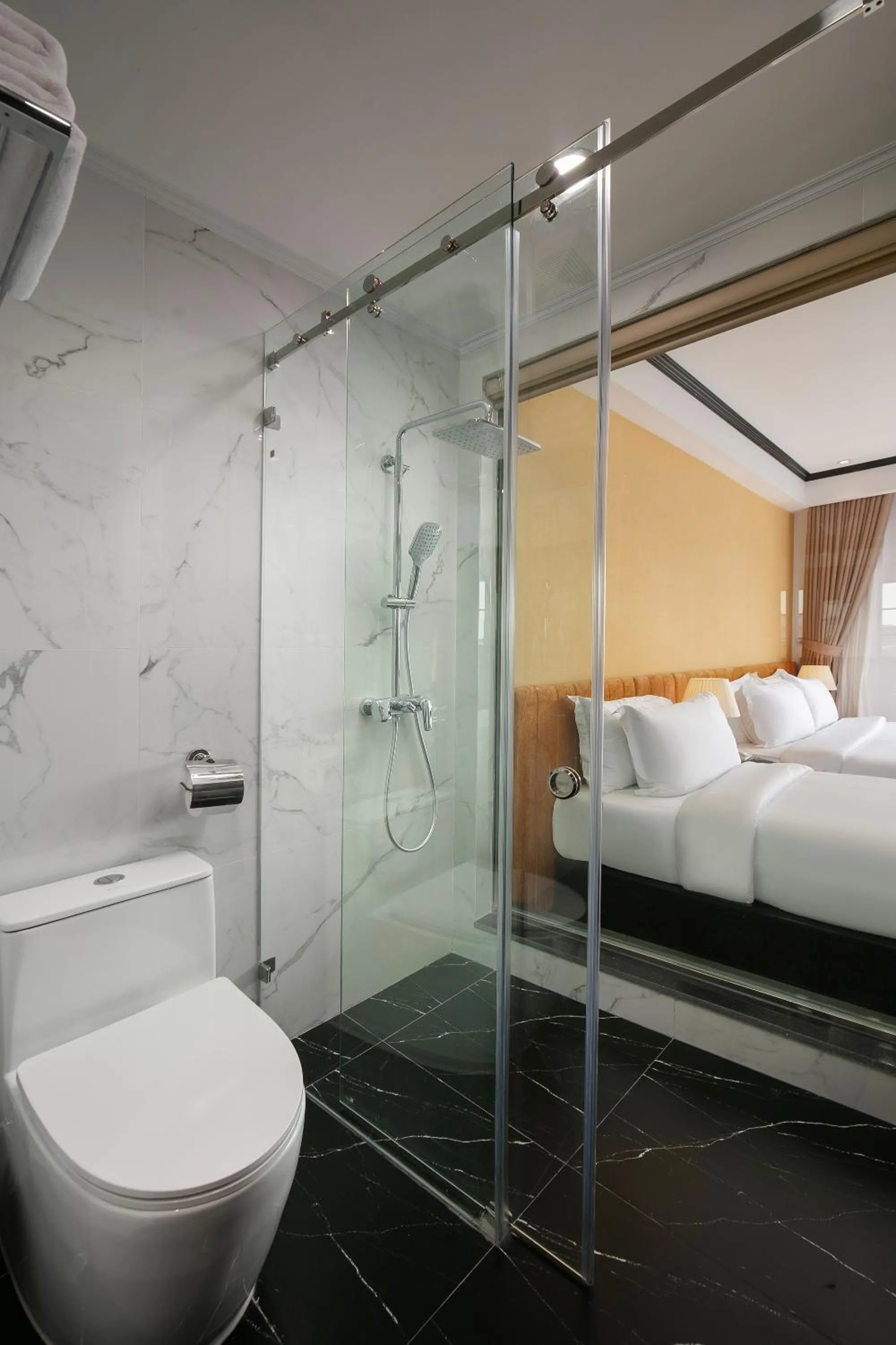 Bathroom, Bed in Hanoi Plaza Suite Hotel & Spa