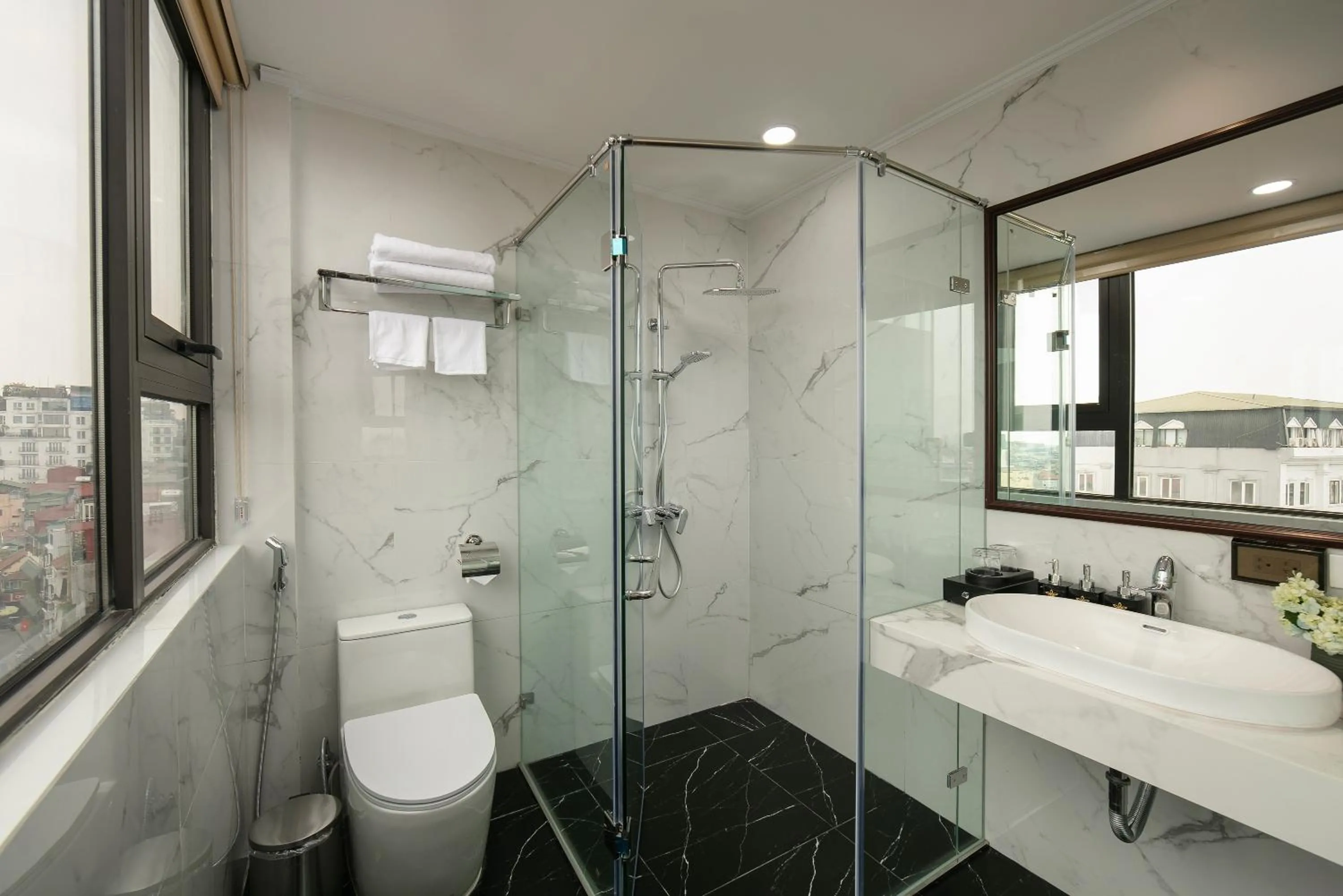 Bathroom in Hanoi Plaza Suite Hotel & Spa