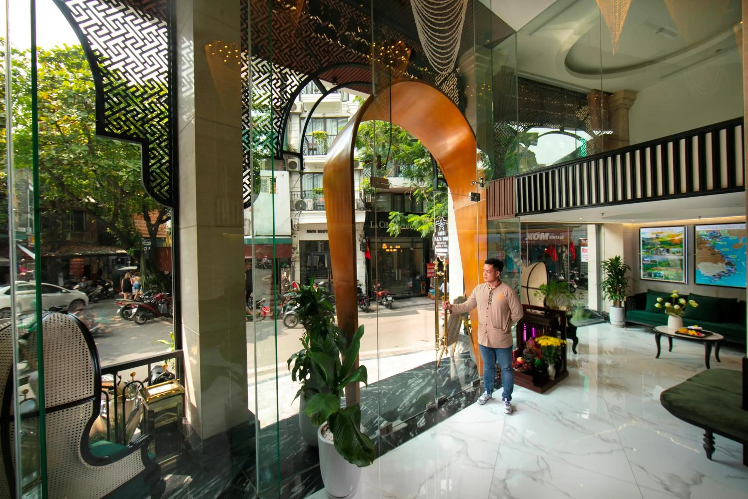 Lobby or reception in Hanoi Plaza Suite Hotel & Spa