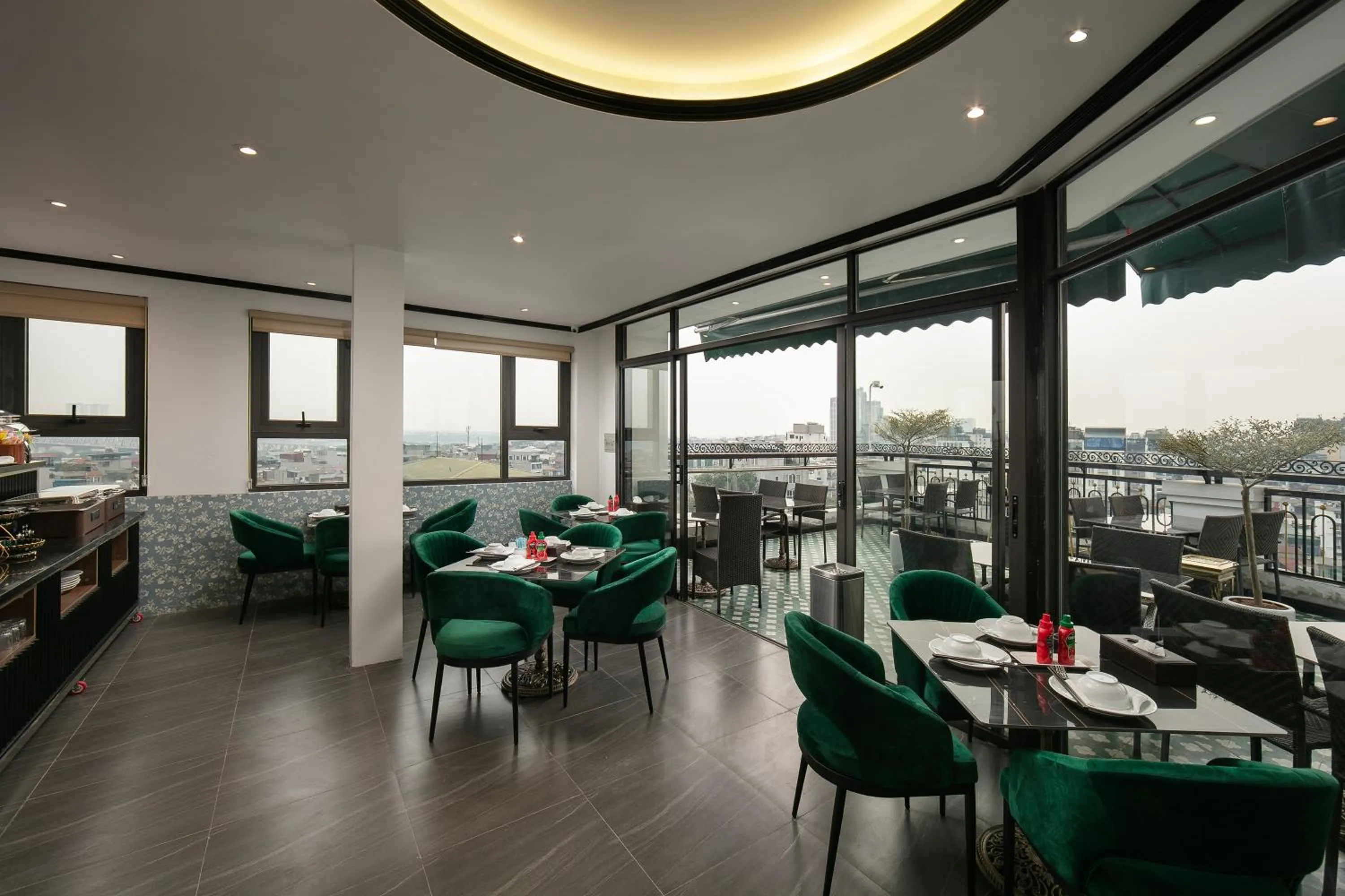 Restaurant/places to eat in Hanoi Plaza Suite Hotel & Spa