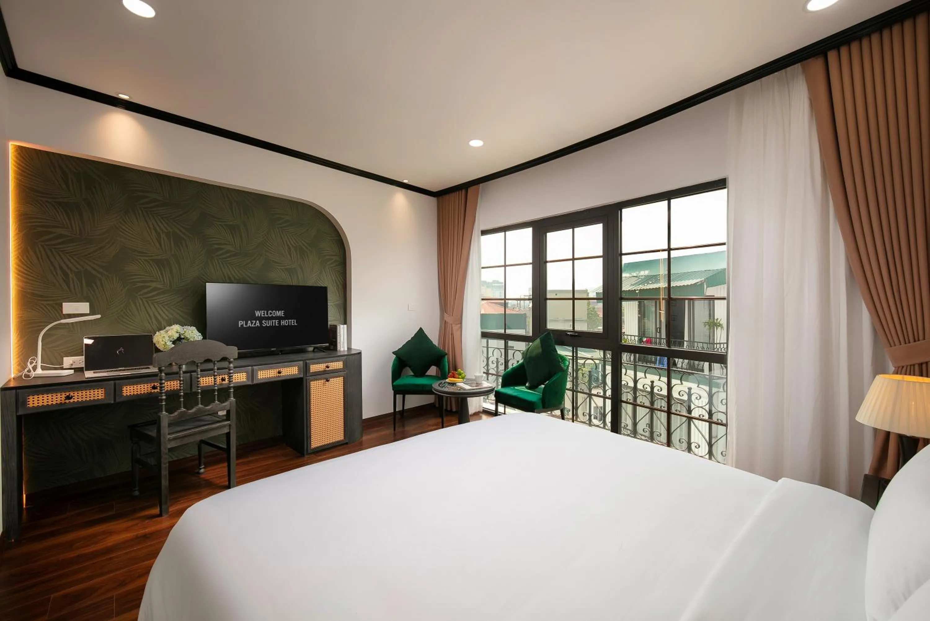 Seating area, Bed in Hanoi Plaza Suite Hotel & Spa