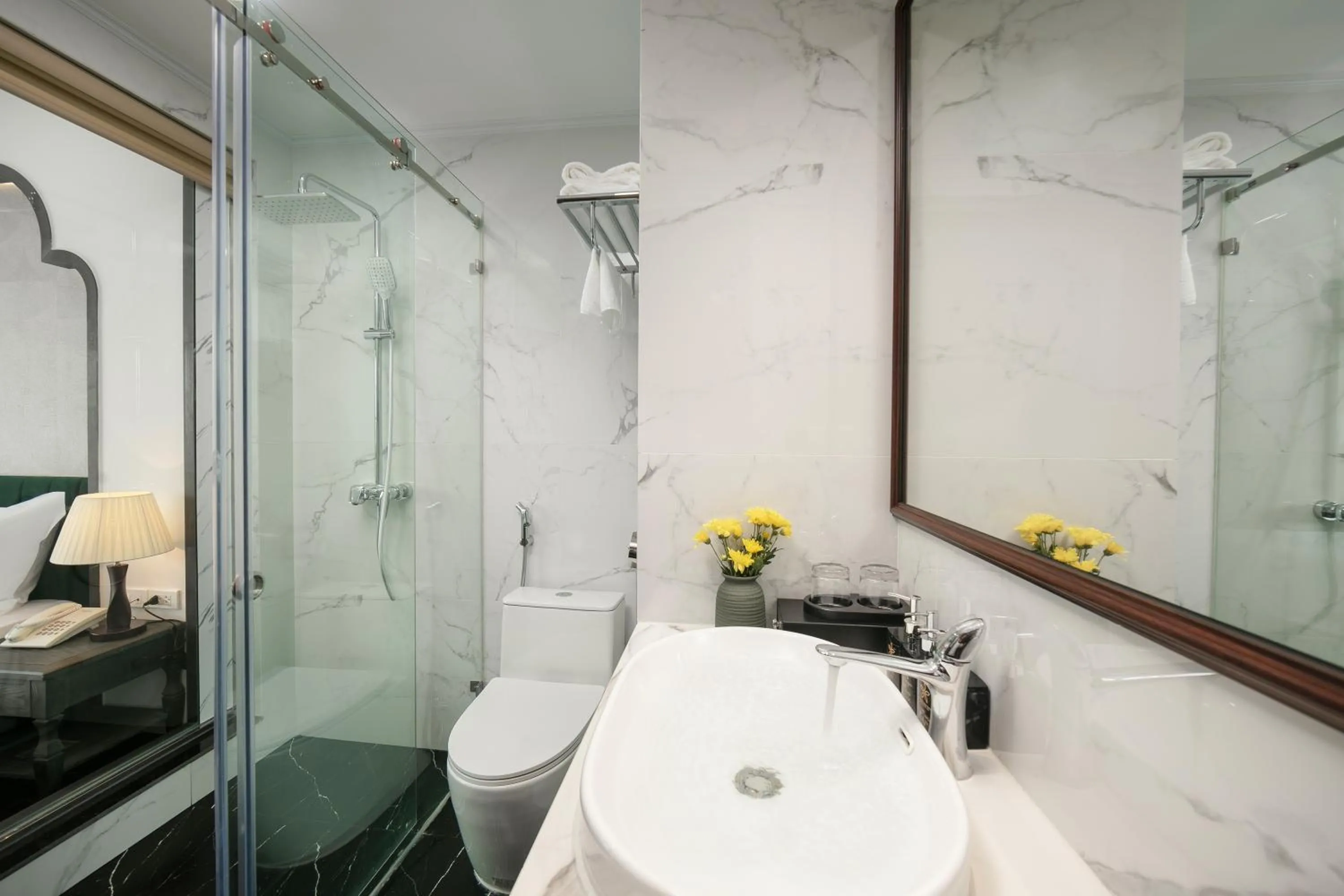 Public Bath in Hanoi Plaza Suite Hotel & Spa