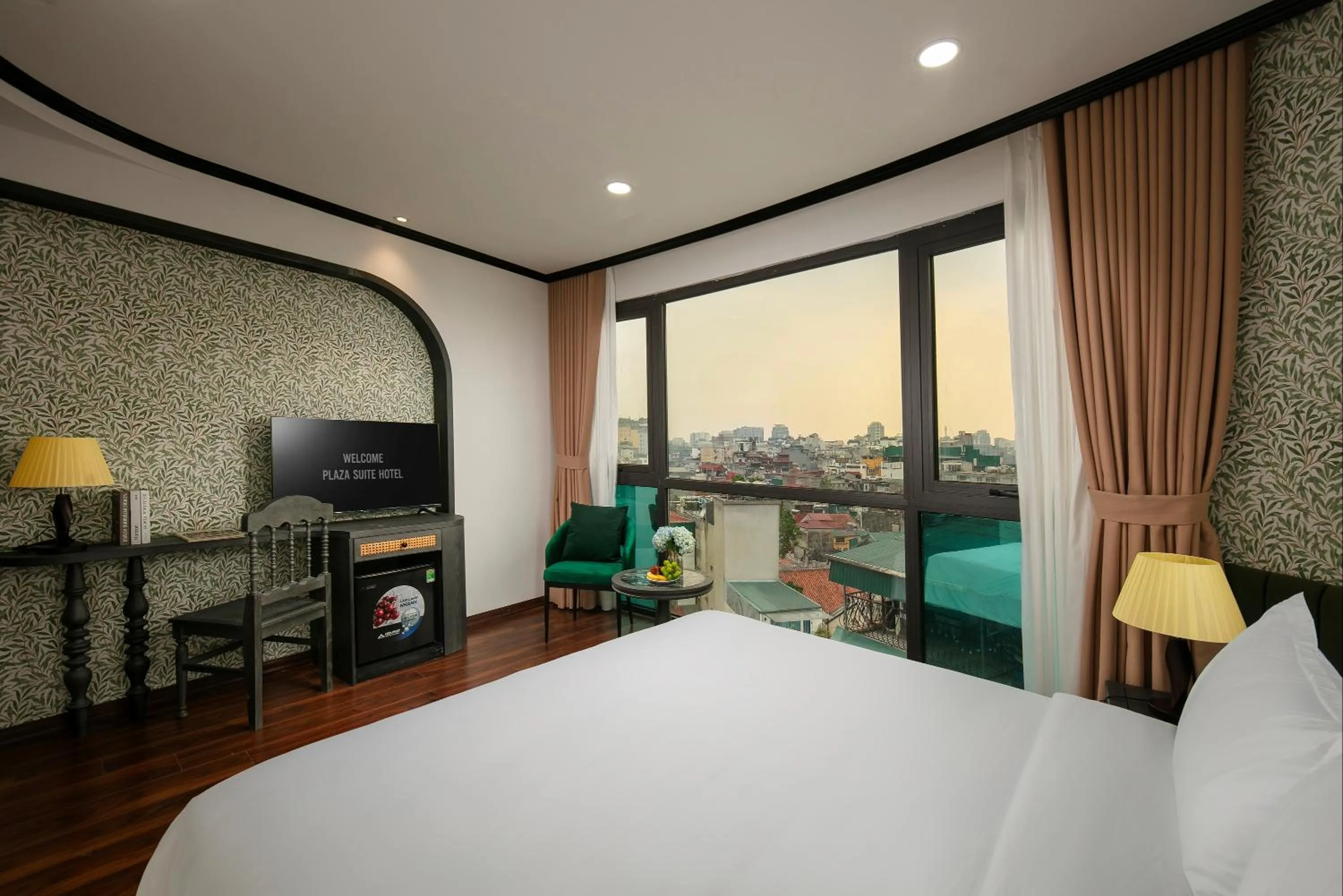 Seating area, Bed in Hanoi Plaza Suite Hotel & Spa