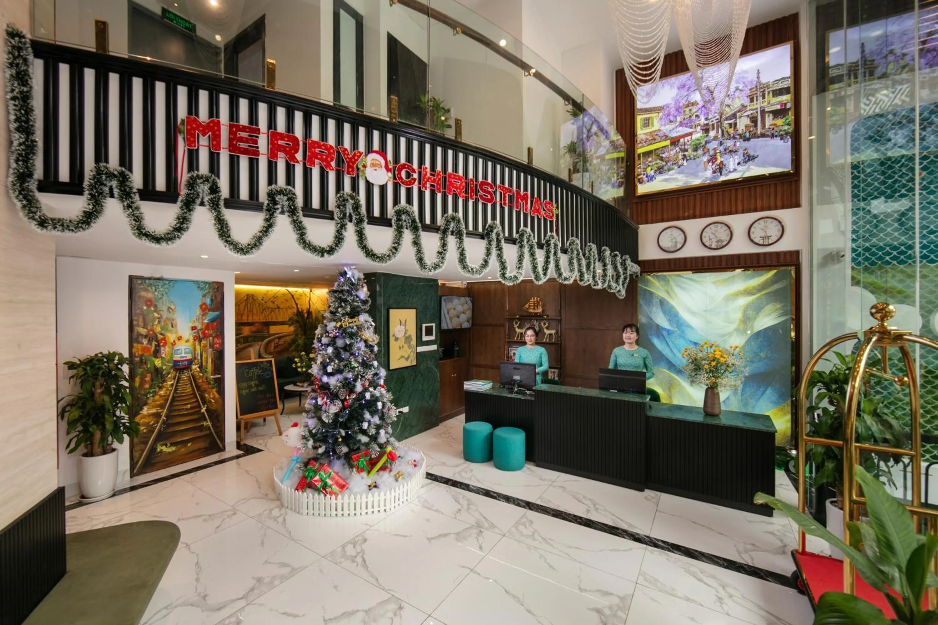 Facade/entrance in Hanoi Plaza Suite Hotel & Spa