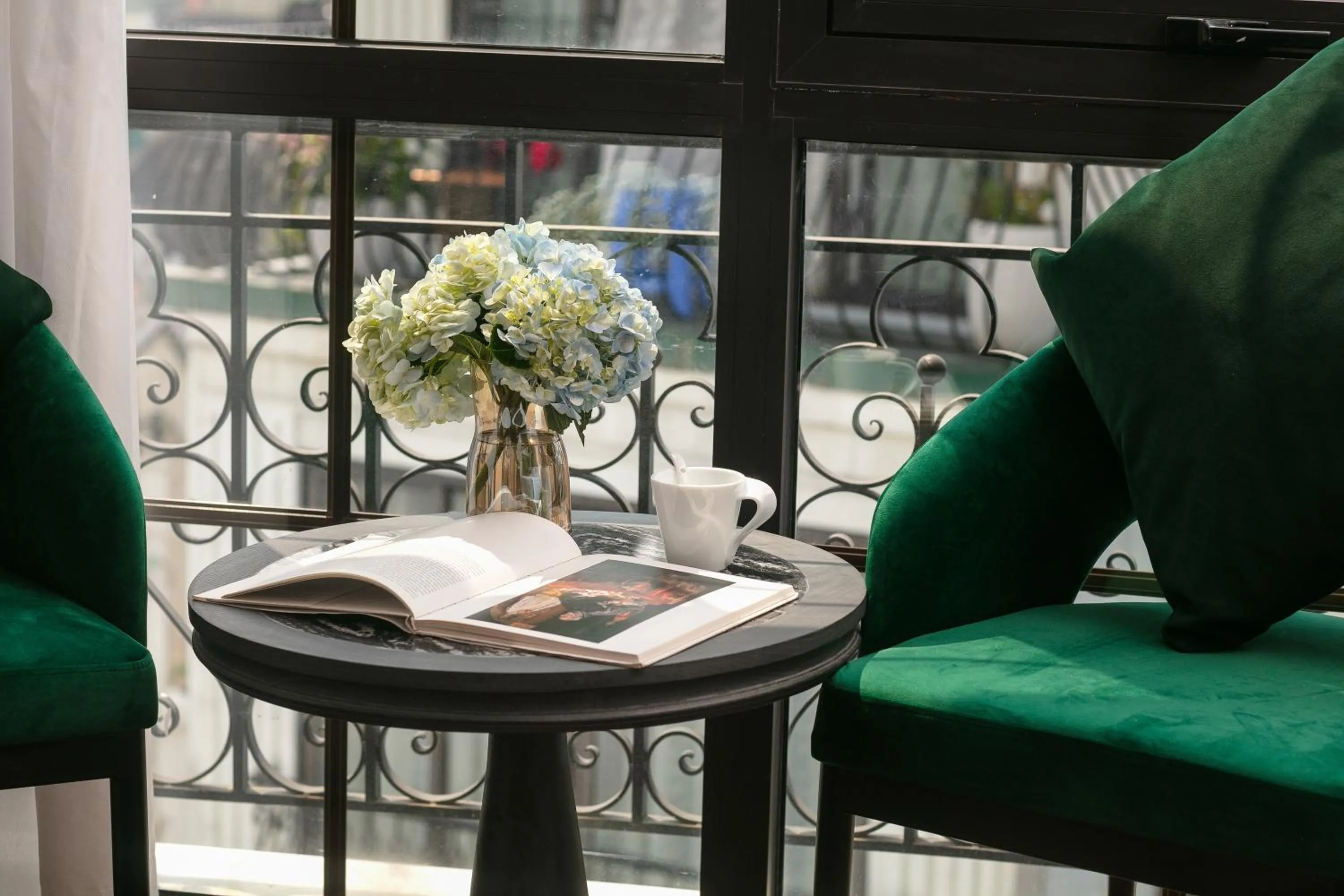 Seating area in Hanoi Plaza Suite Hotel & Spa