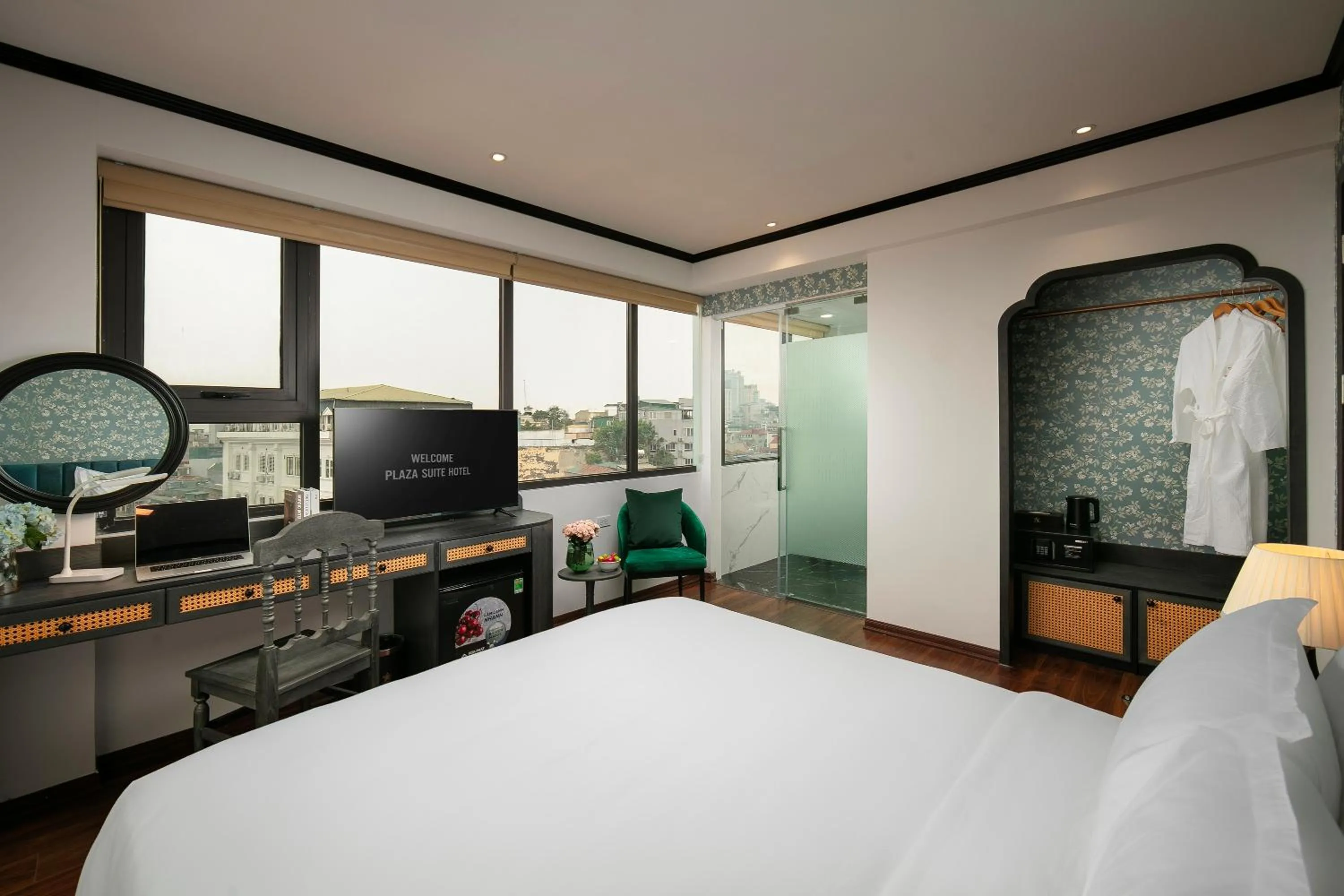 Photo of the whole room, Bed in Hanoi Plaza Suite Hotel & Spa