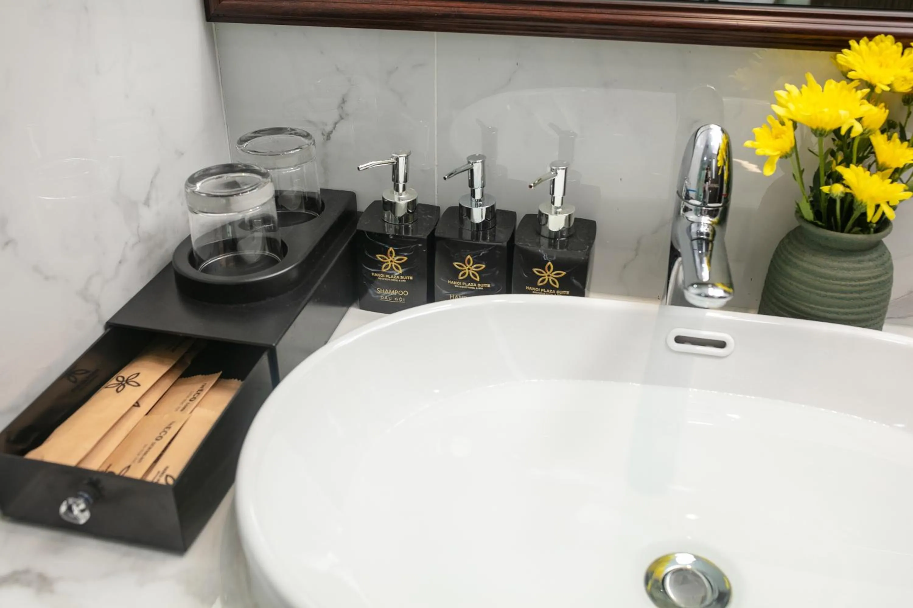 Public Bath in Hanoi Plaza Suite Hotel & Spa
