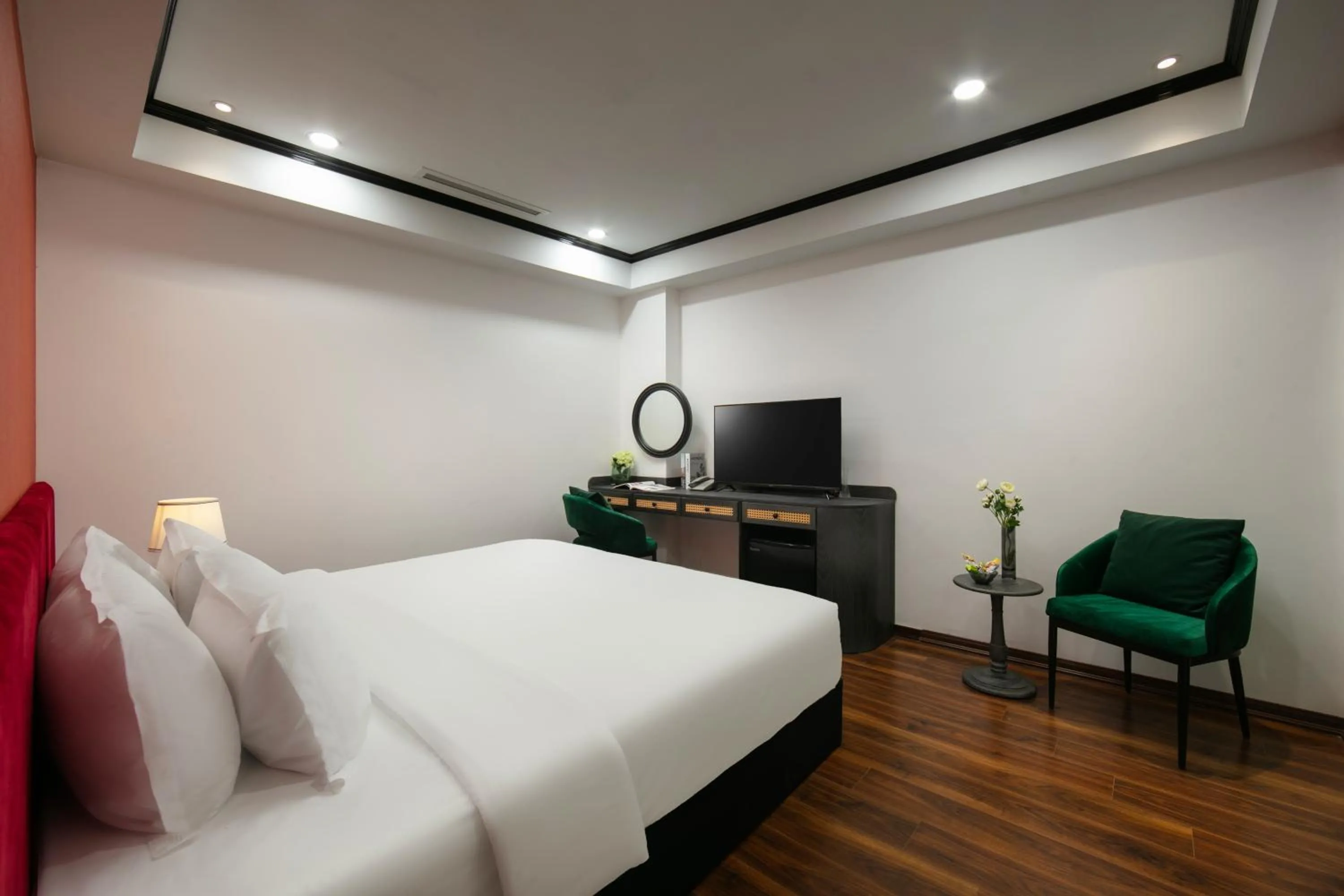 Bed in Hanoi Plaza Suite Hotel & Spa