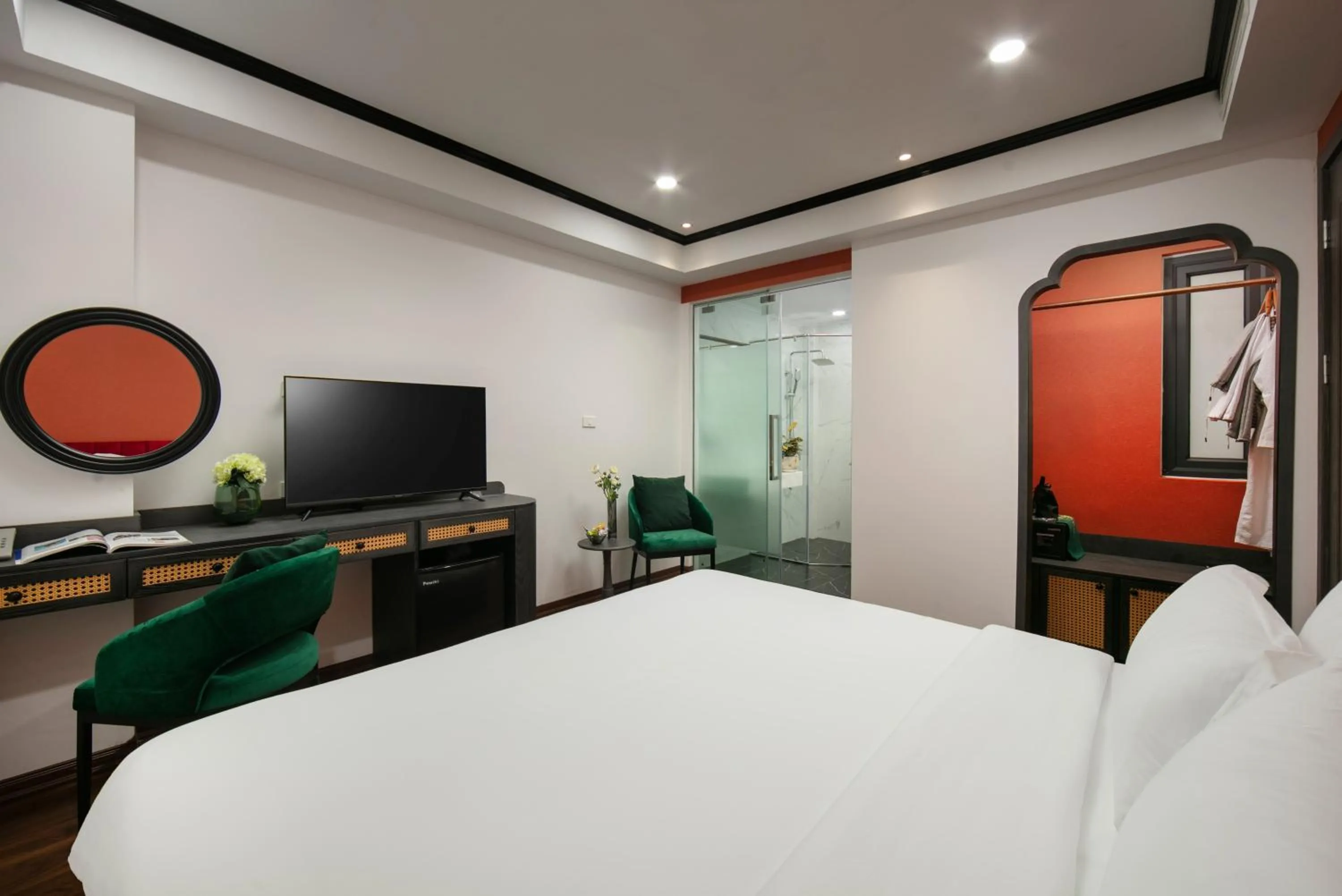 Photo of the whole room, Bed in Hanoi Plaza Suite Hotel & Spa