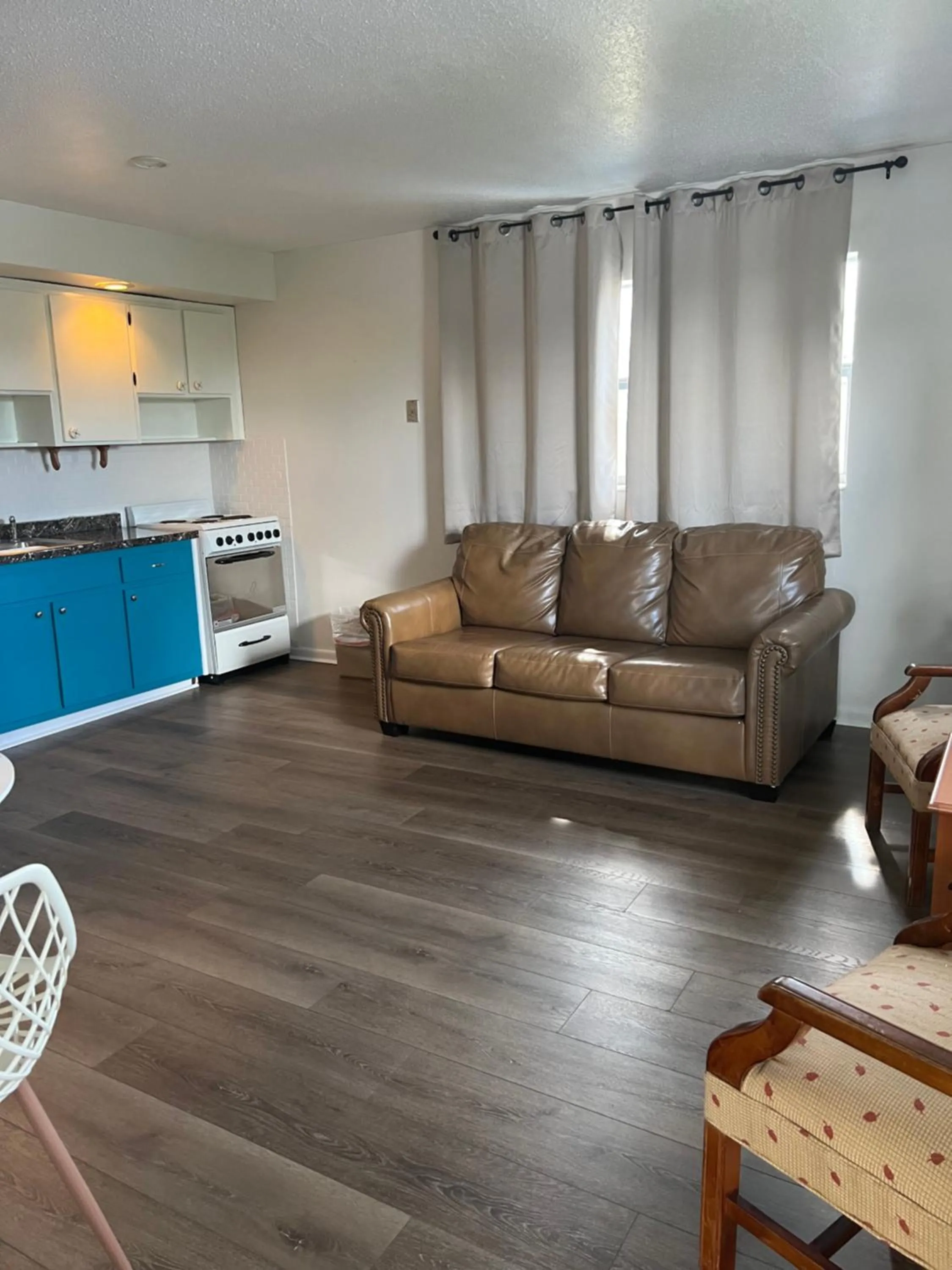 Living room in Dee Jay Beach Resort