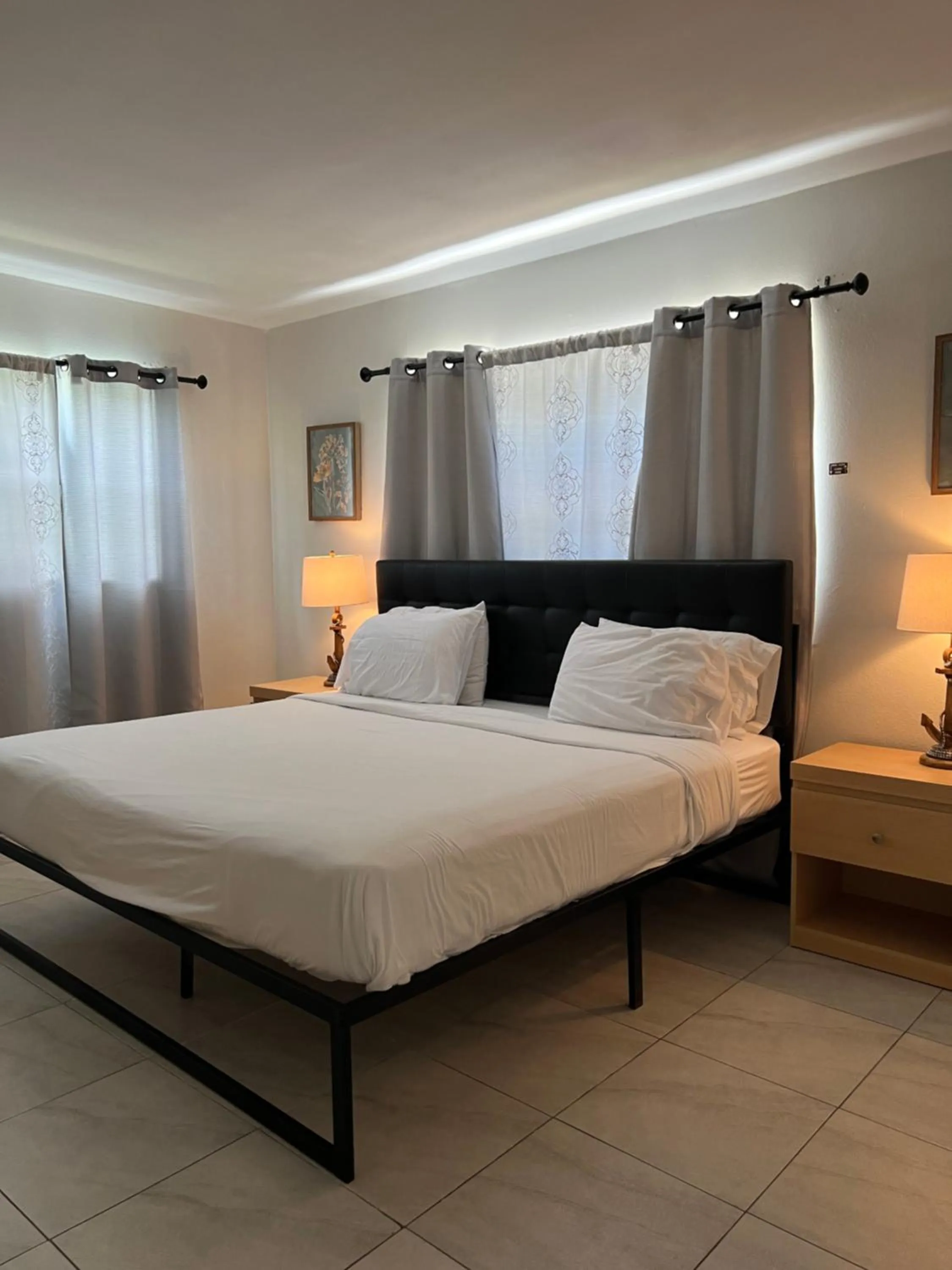 Bedroom, Bed in Dee Jay Beach Resort