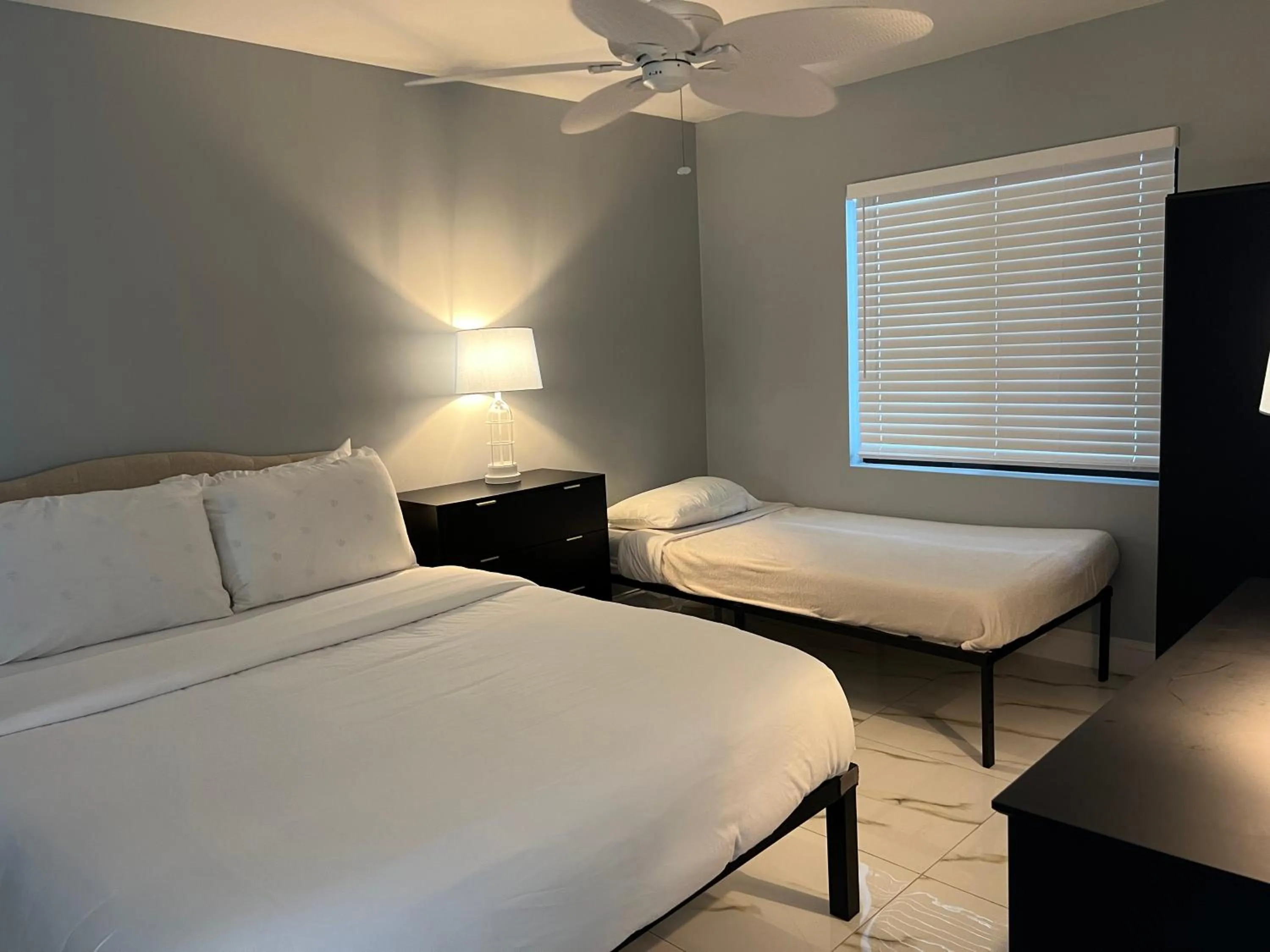 Bedroom, Bed in Dee Jay Beach Resort