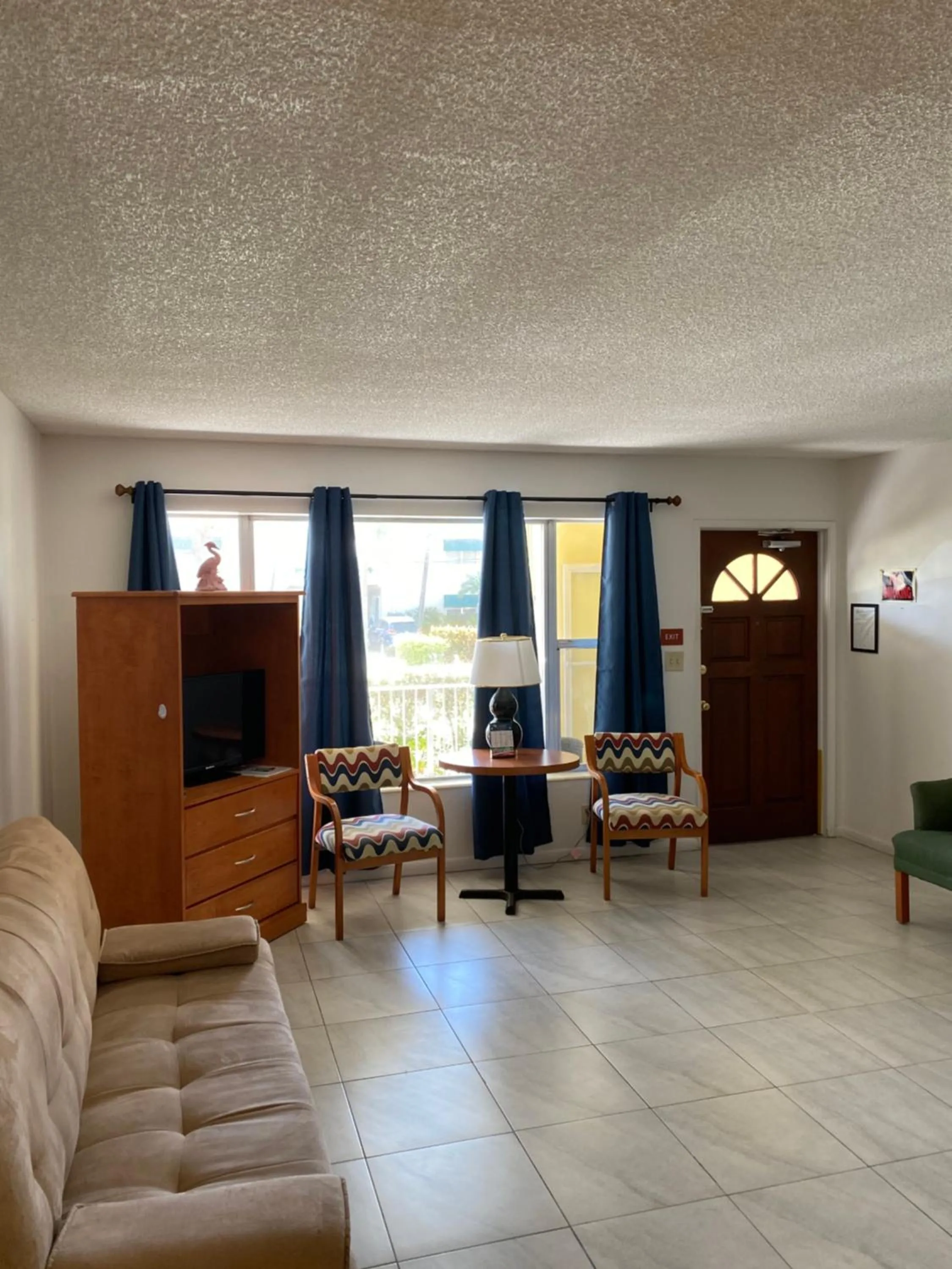 Living room in Dee Jay Beach Resort