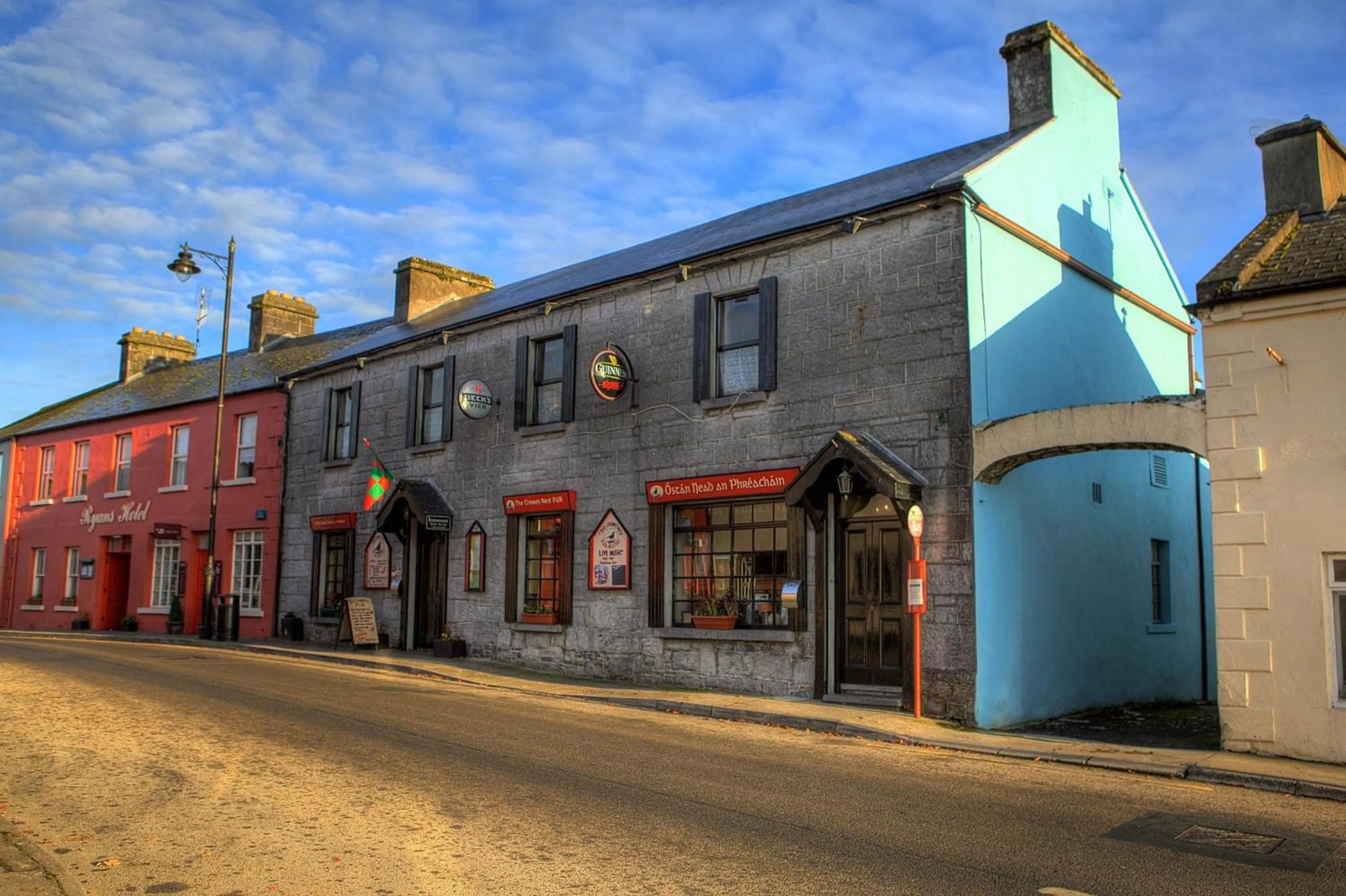 Restaurant/places to eat in Ryan's Hotel