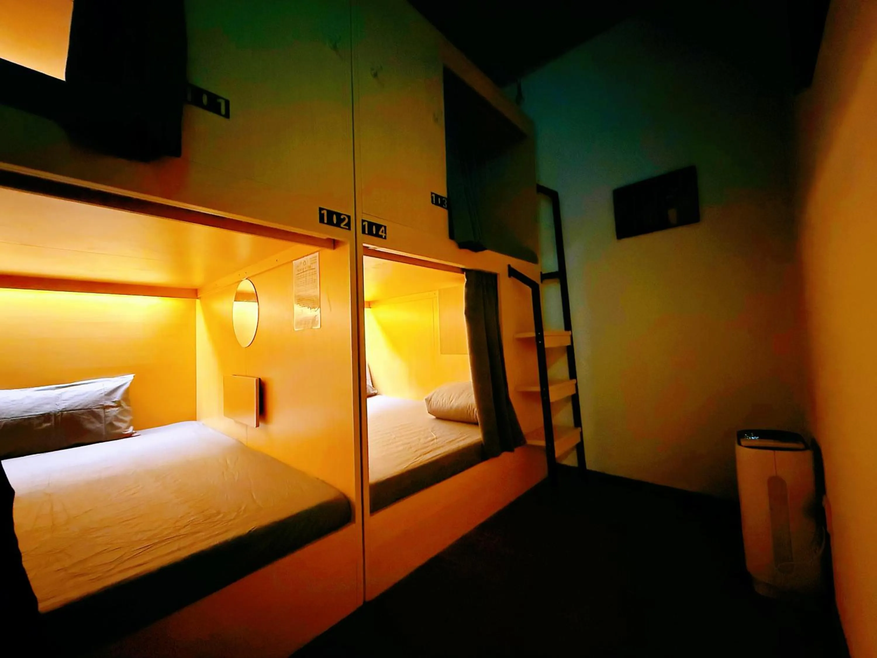 Photo of the whole room, Bed in Coller Chinatown