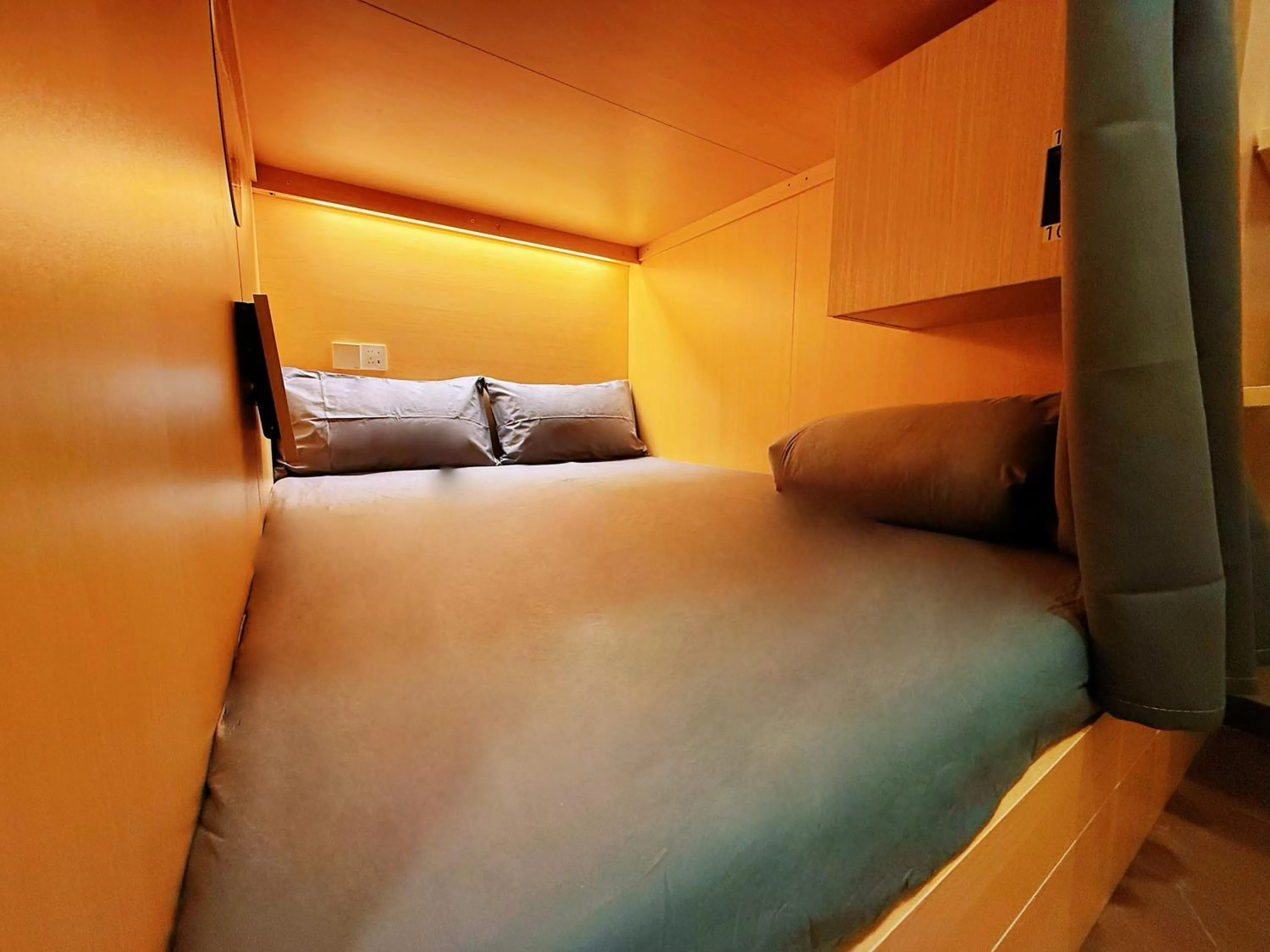 Bed in Coller Chinatown