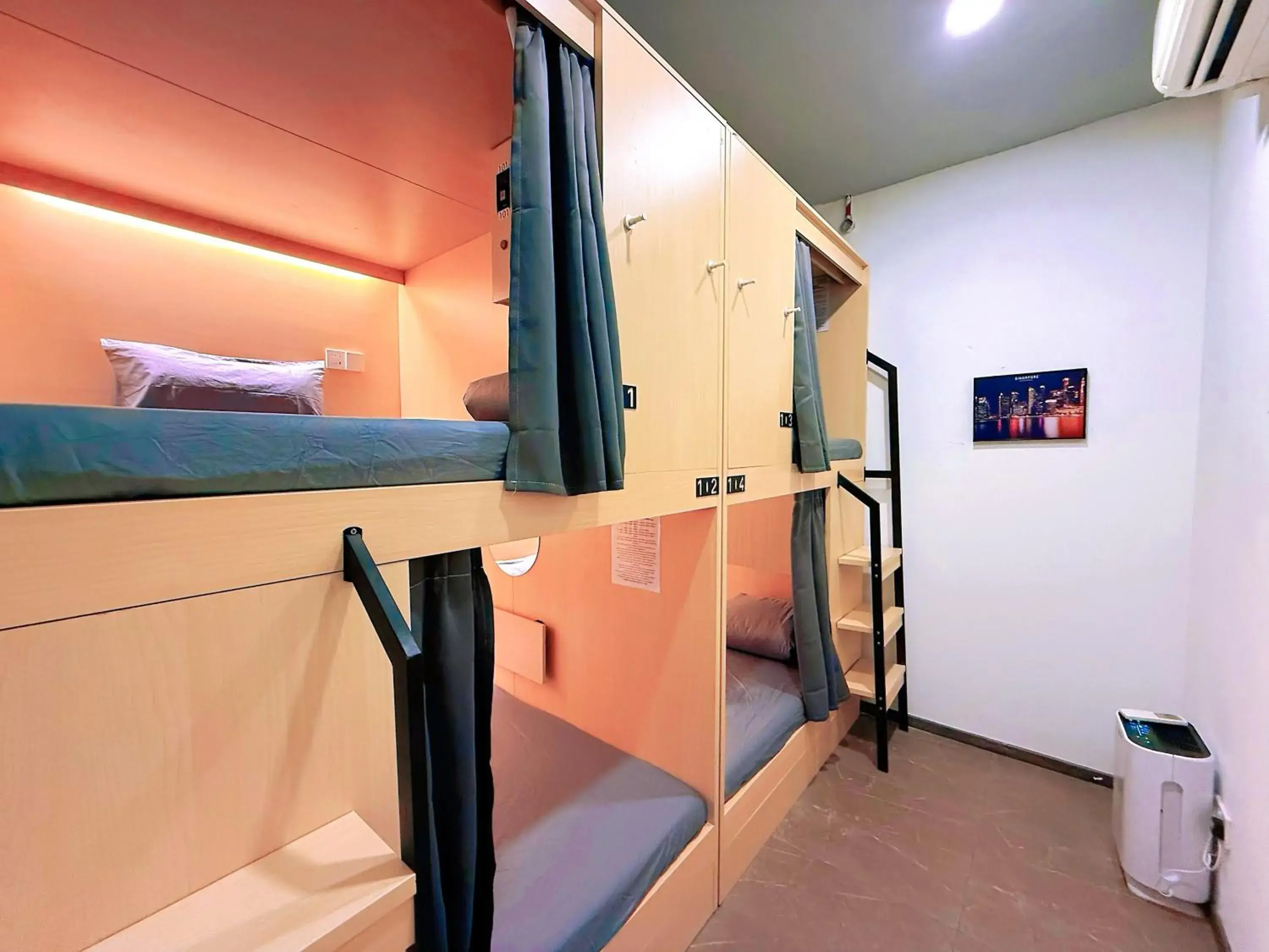 Photo of the whole room, Bed in Coller Chinatown Photo of the whole room, Bed in Coller Chinatown