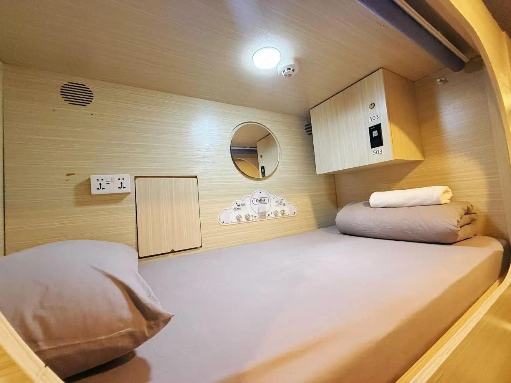 bunk bed, Bed in Coller Chinatown