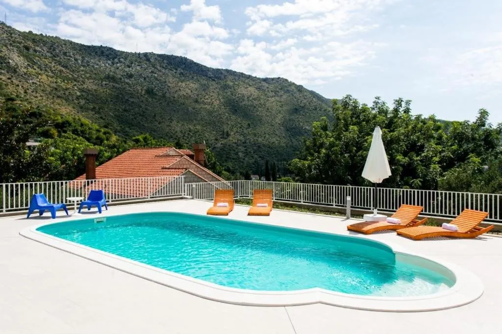 Swimming pool in Villa Dupcic