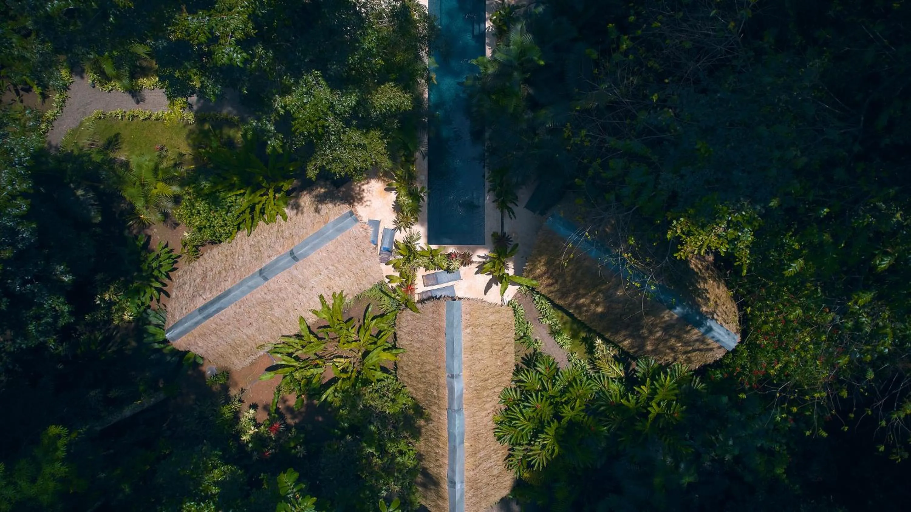 Swimming pool in Shawandha Lodge