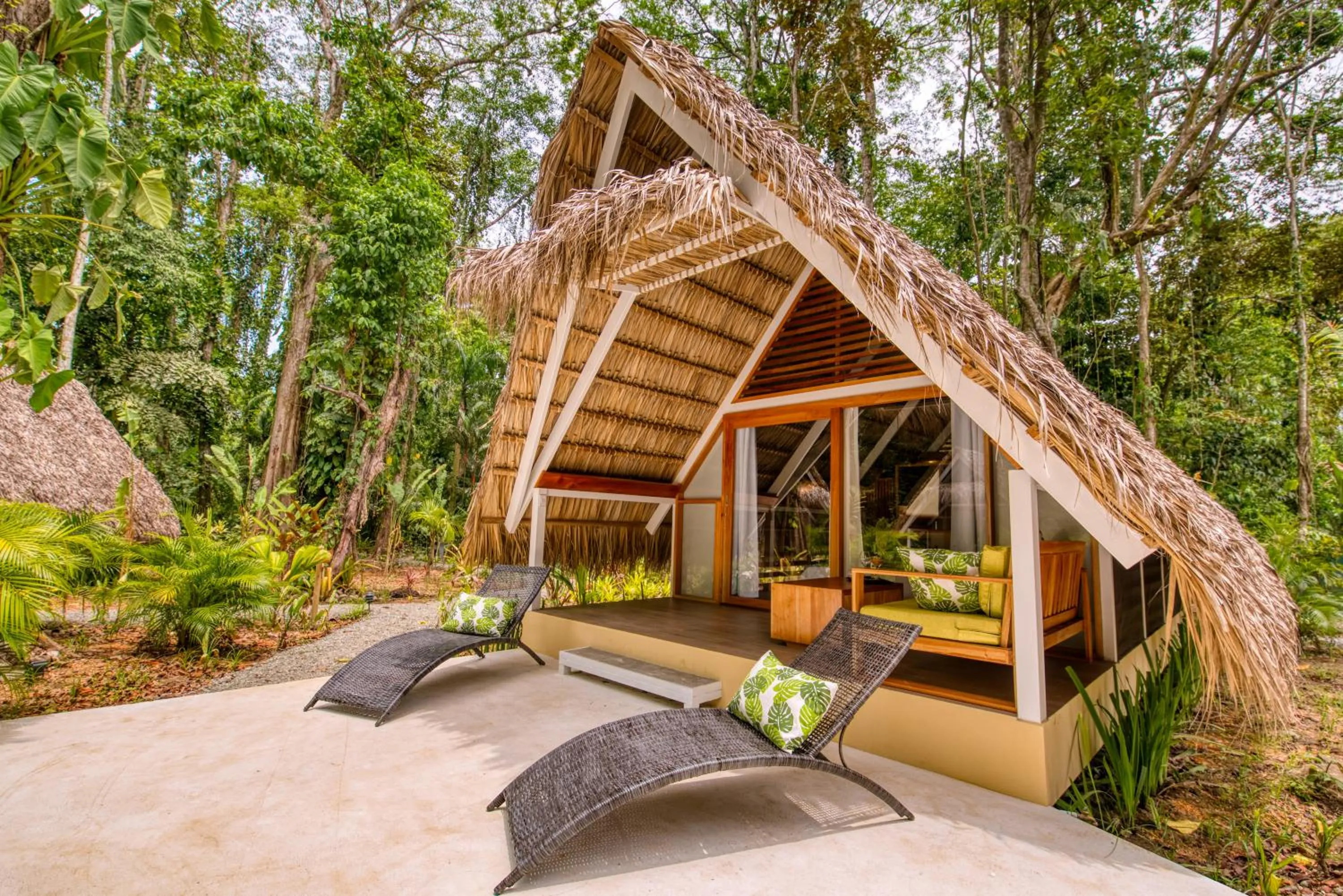 Swimming pool in Shawandha Lodge