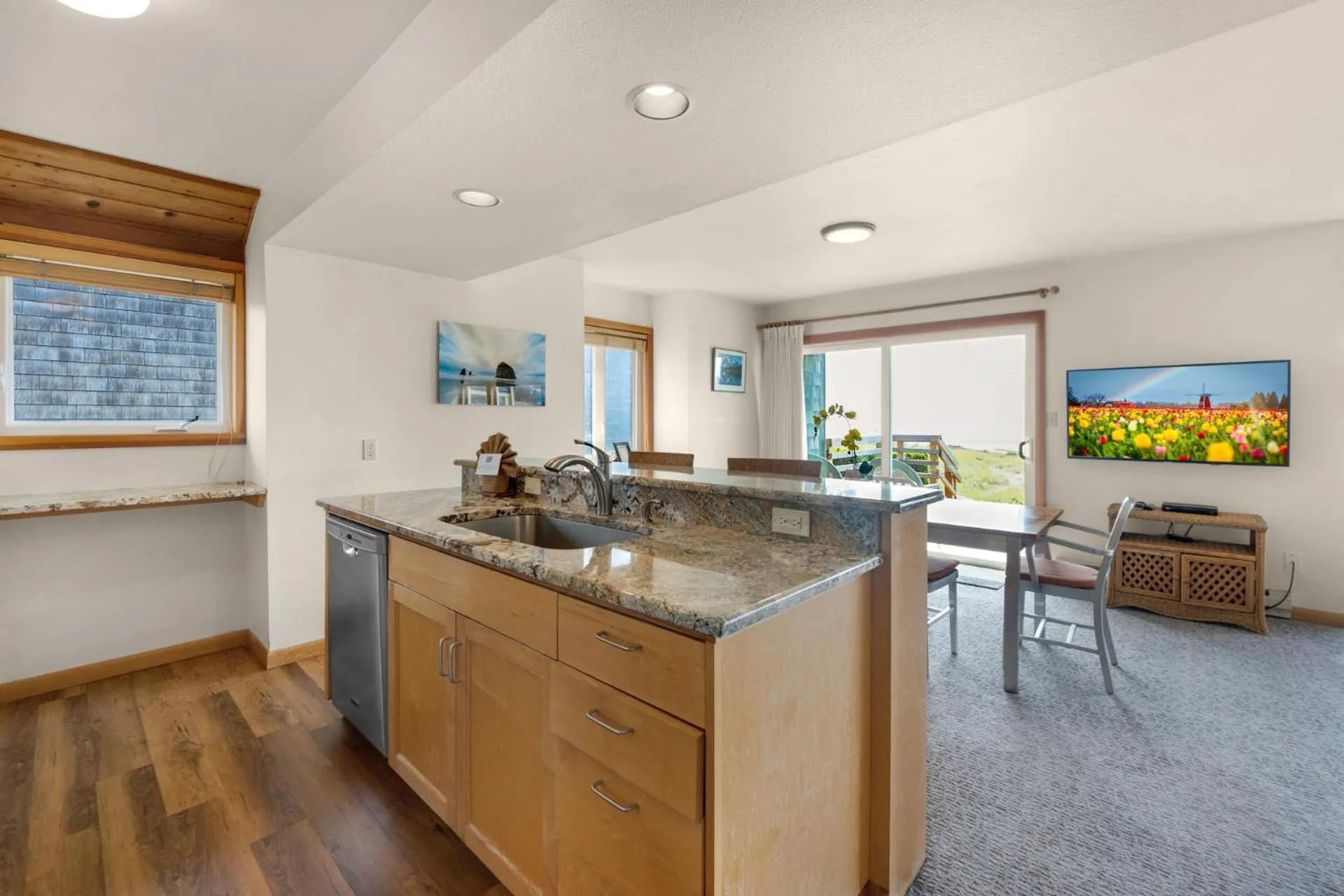 Kitchen or kitchenette in The Waves