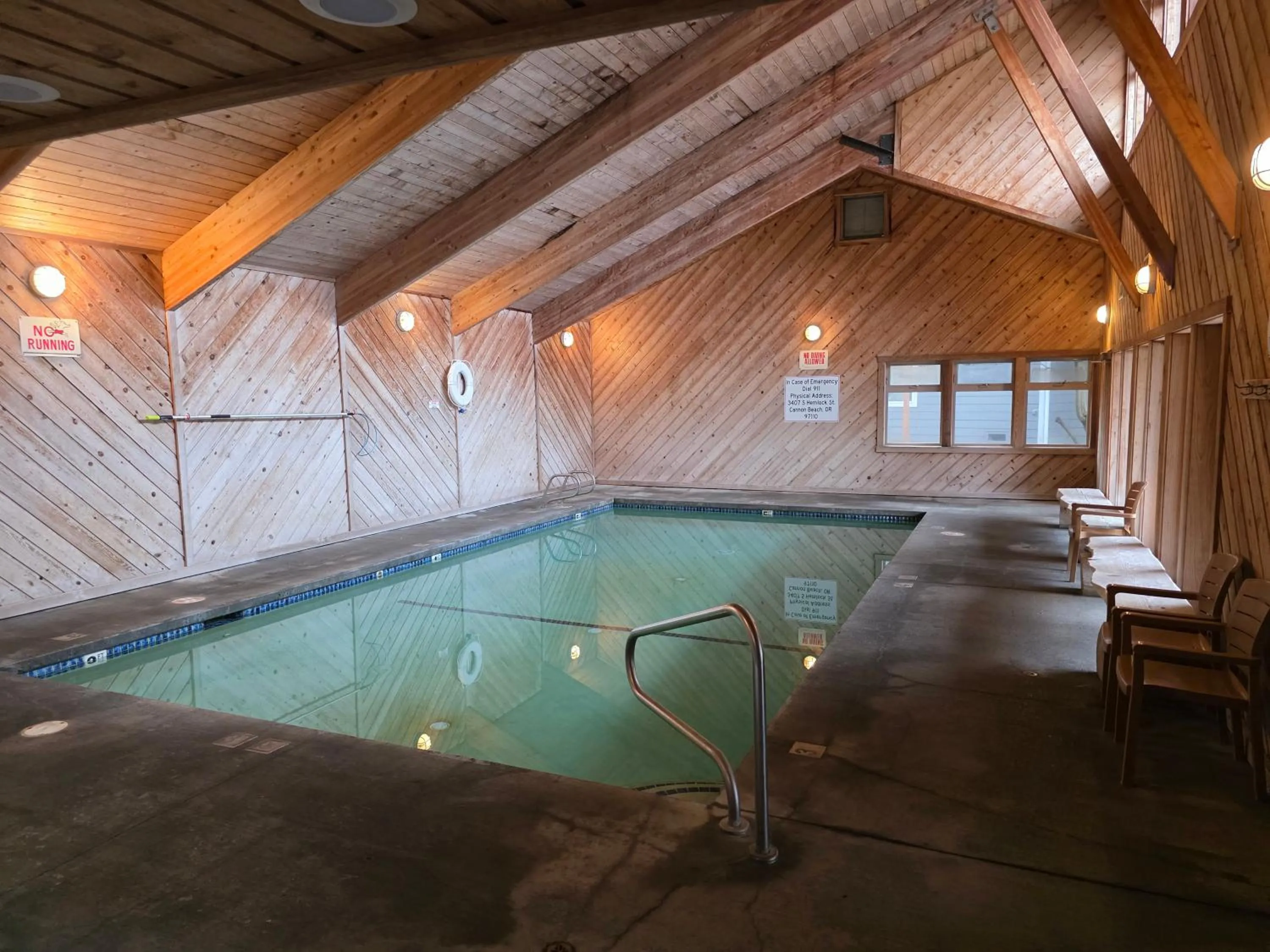 Swimming pool in The Waves