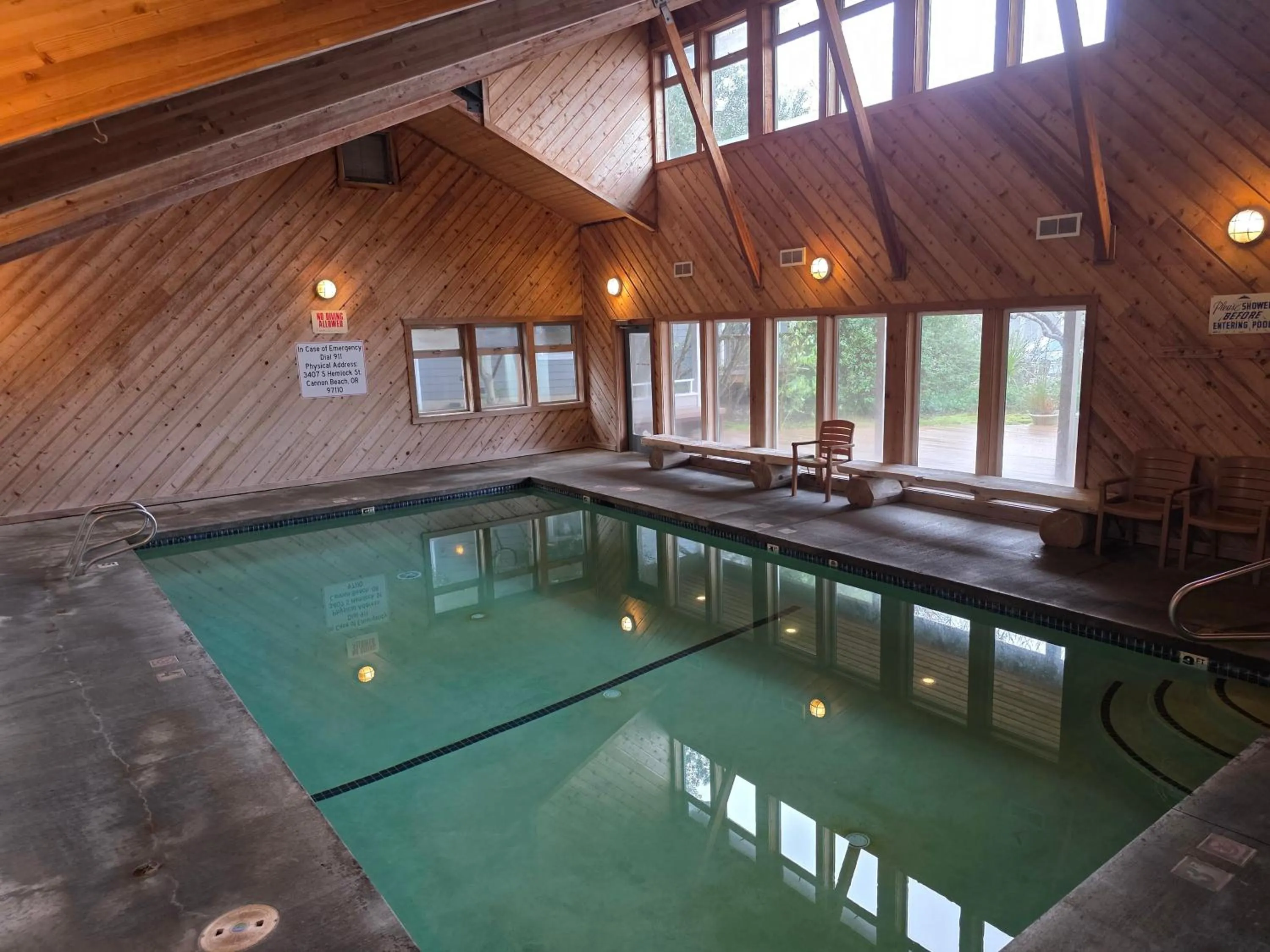 Swimming pool in The Waves