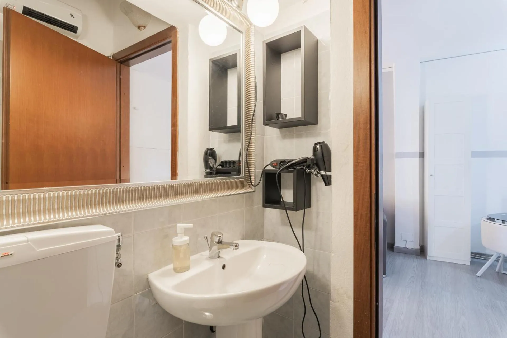 Bathroom in Firenze Rentals Ponte Vecchio Flat