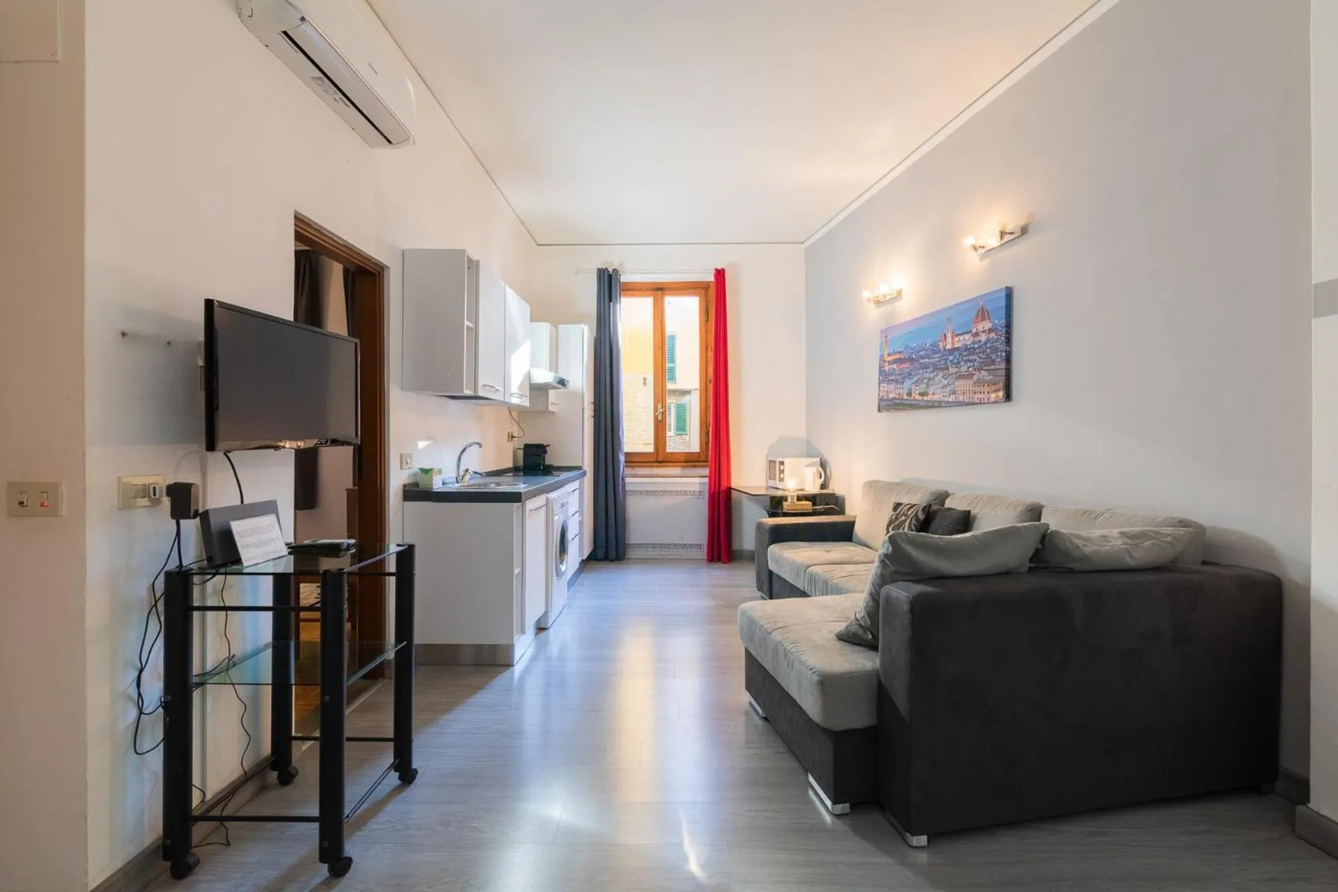 Kitchen or kitchenette in Firenze Rentals Ponte Vecchio Flat