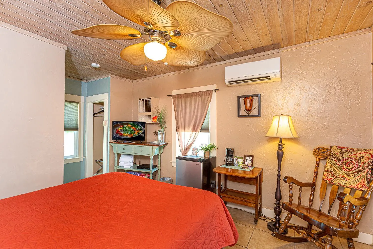 Bed in River Rock Inn