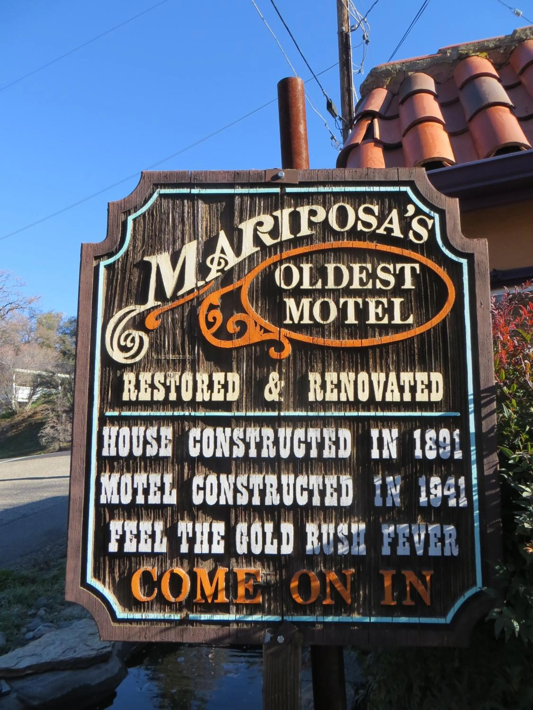 Facade/entrance in River Rock Inn