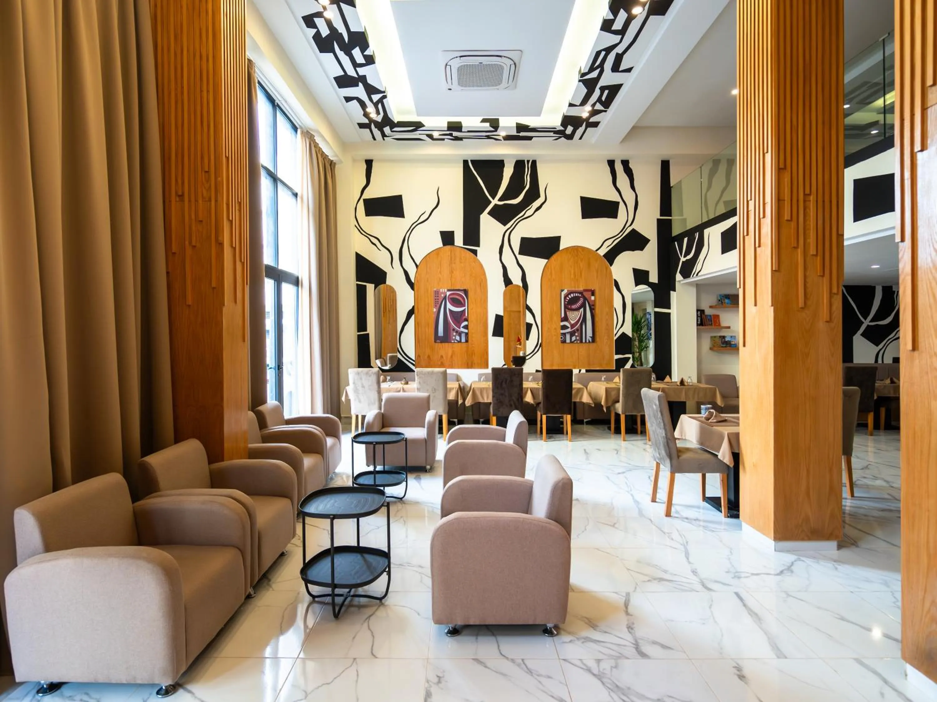 Restaurant/places to eat in Unico Hotel Maarif