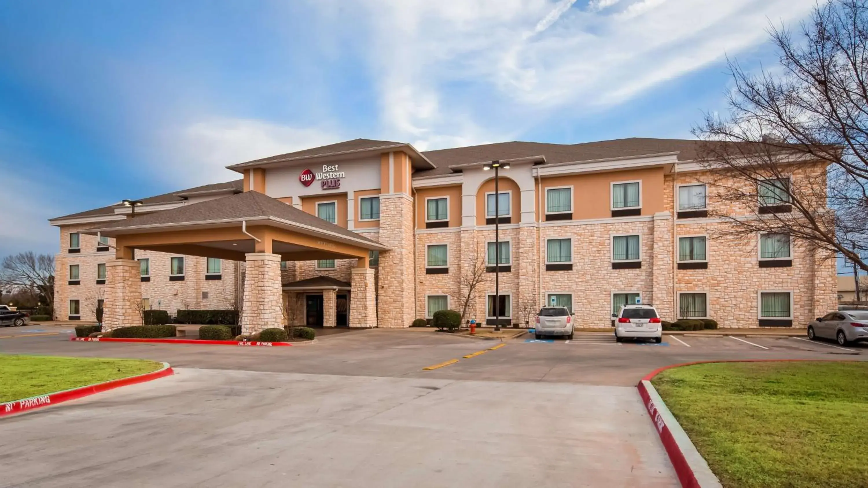 Property building in Best Western Plus Christopher Inn & Suites Property building in Best Western Plus Christopher Inn & Suites