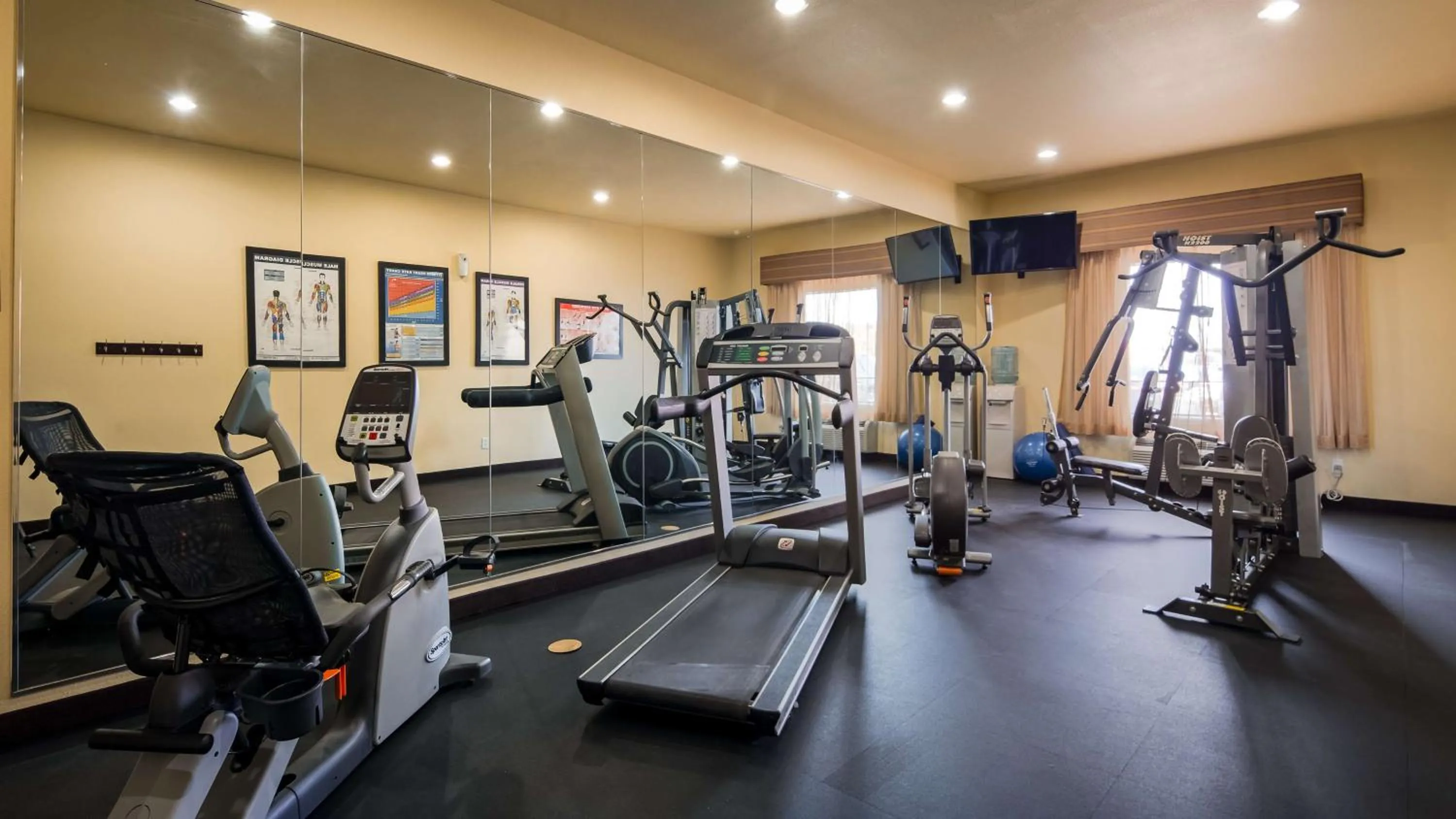 Fitness centre/facilities in Best Western Plus Christopher Inn & Suites